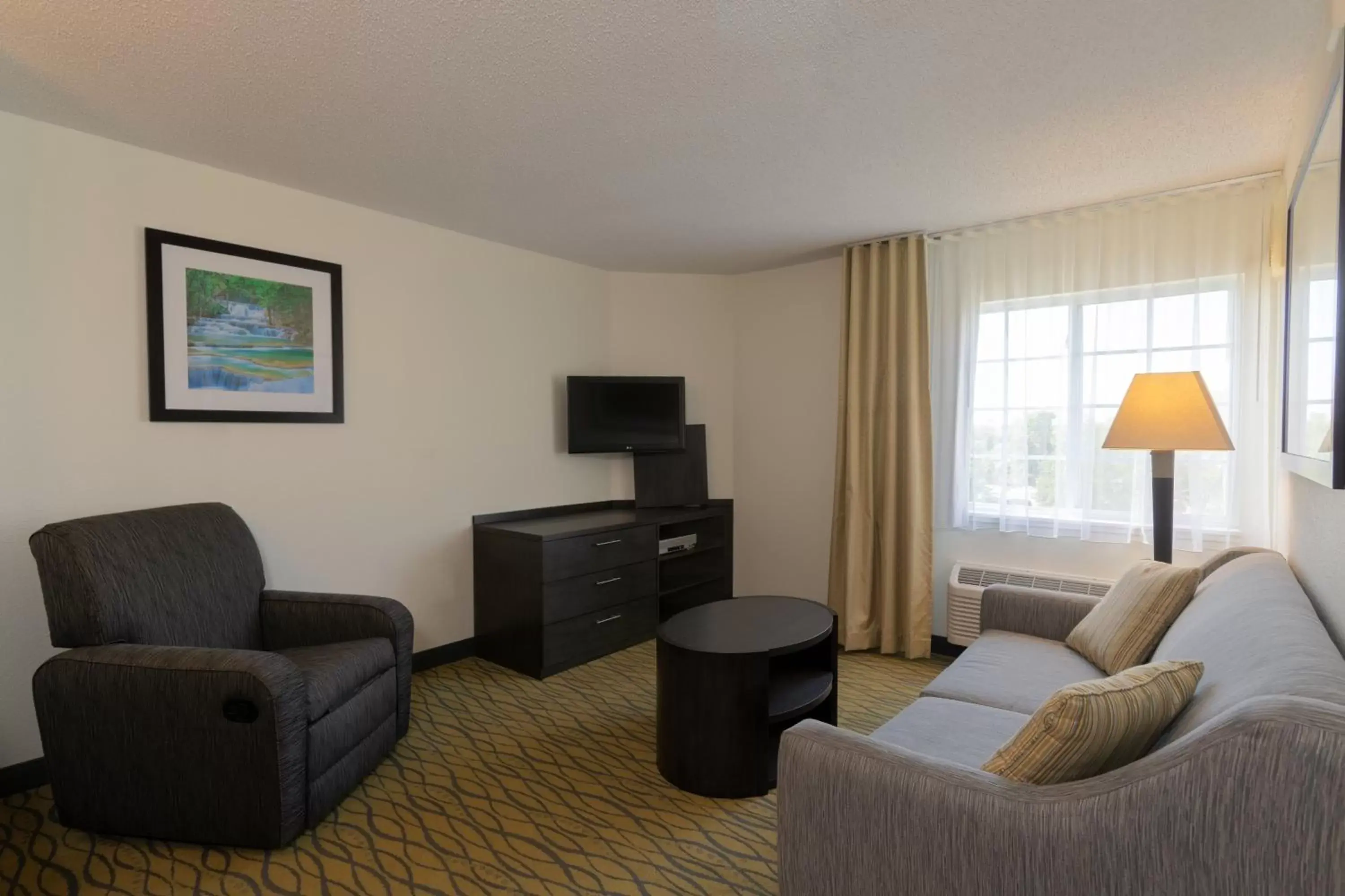 Photo of the whole room, Seating Area in Candlewood Suites Rogers-Bentonville, an IHG Hotel