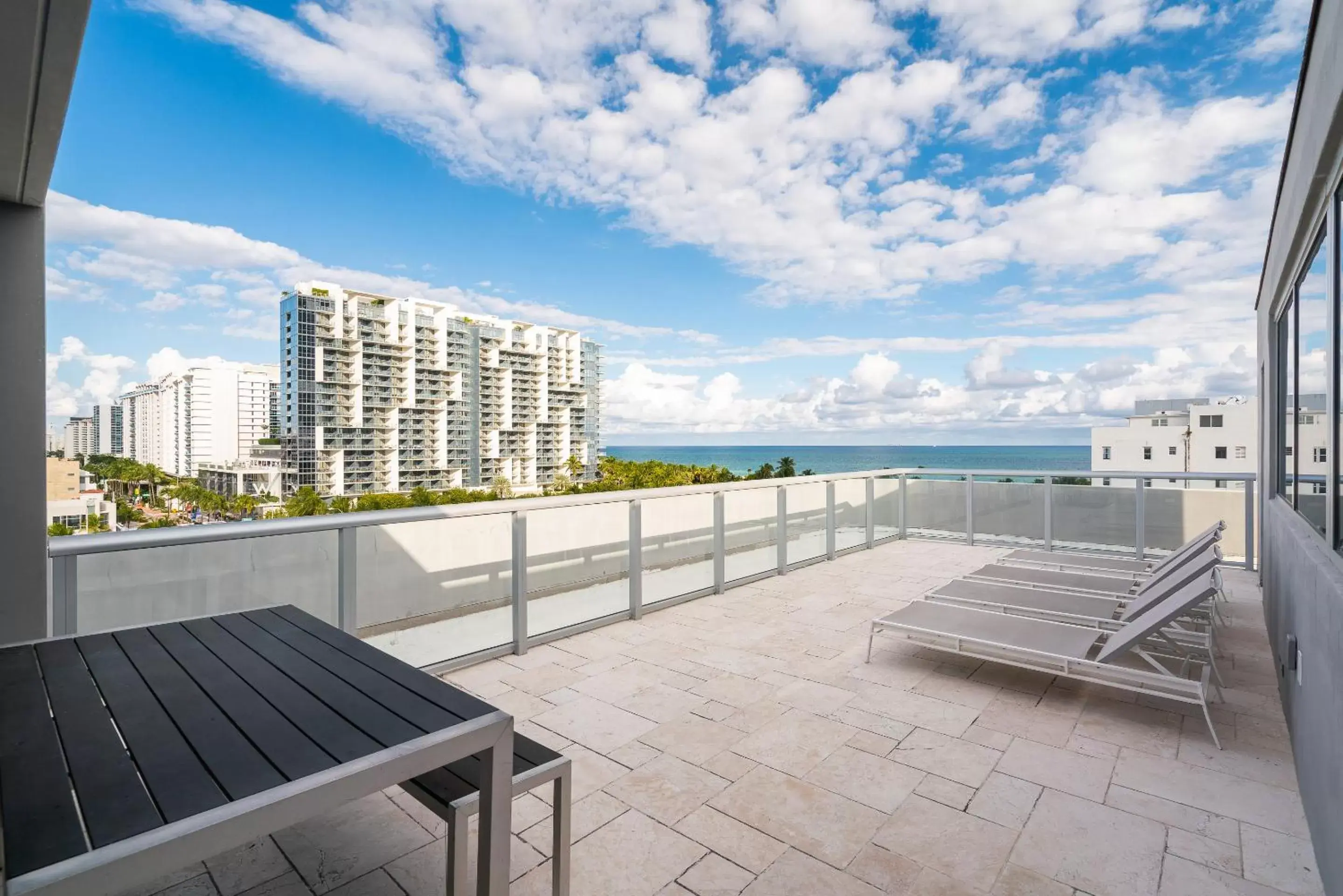 Sea view, Balcony/Terrace in Boulan South Beach