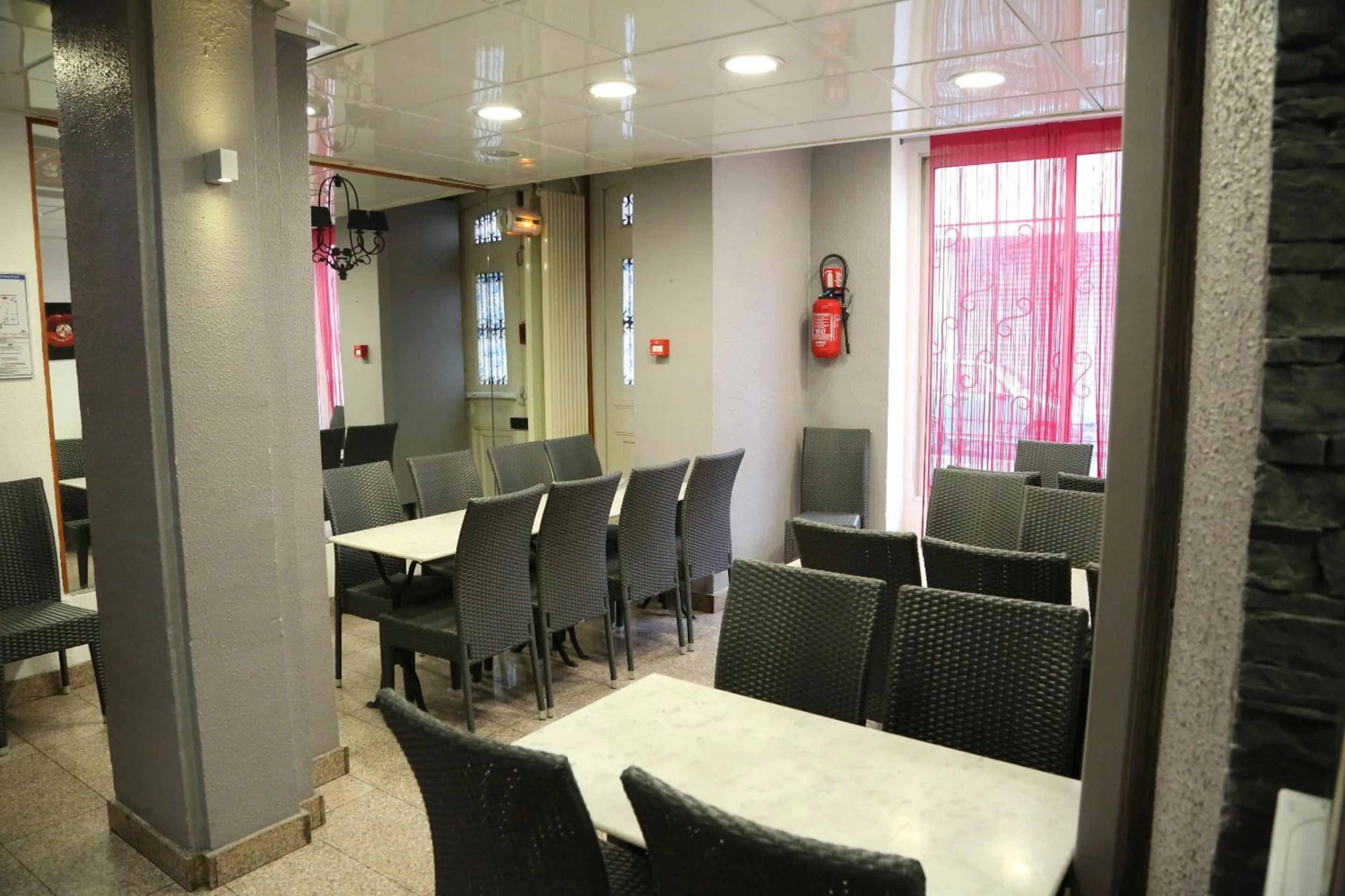 Restaurant/places to eat in Grand Hotel Nouvel Opera