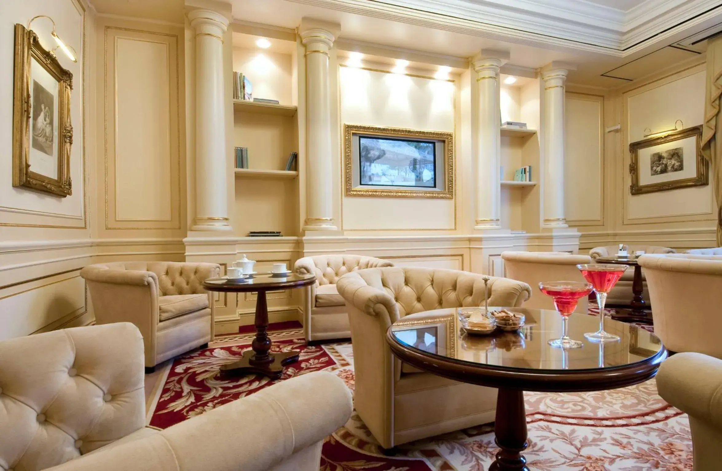 Communal lounge/ TV room, Seating Area in Grand Hotel Bristol