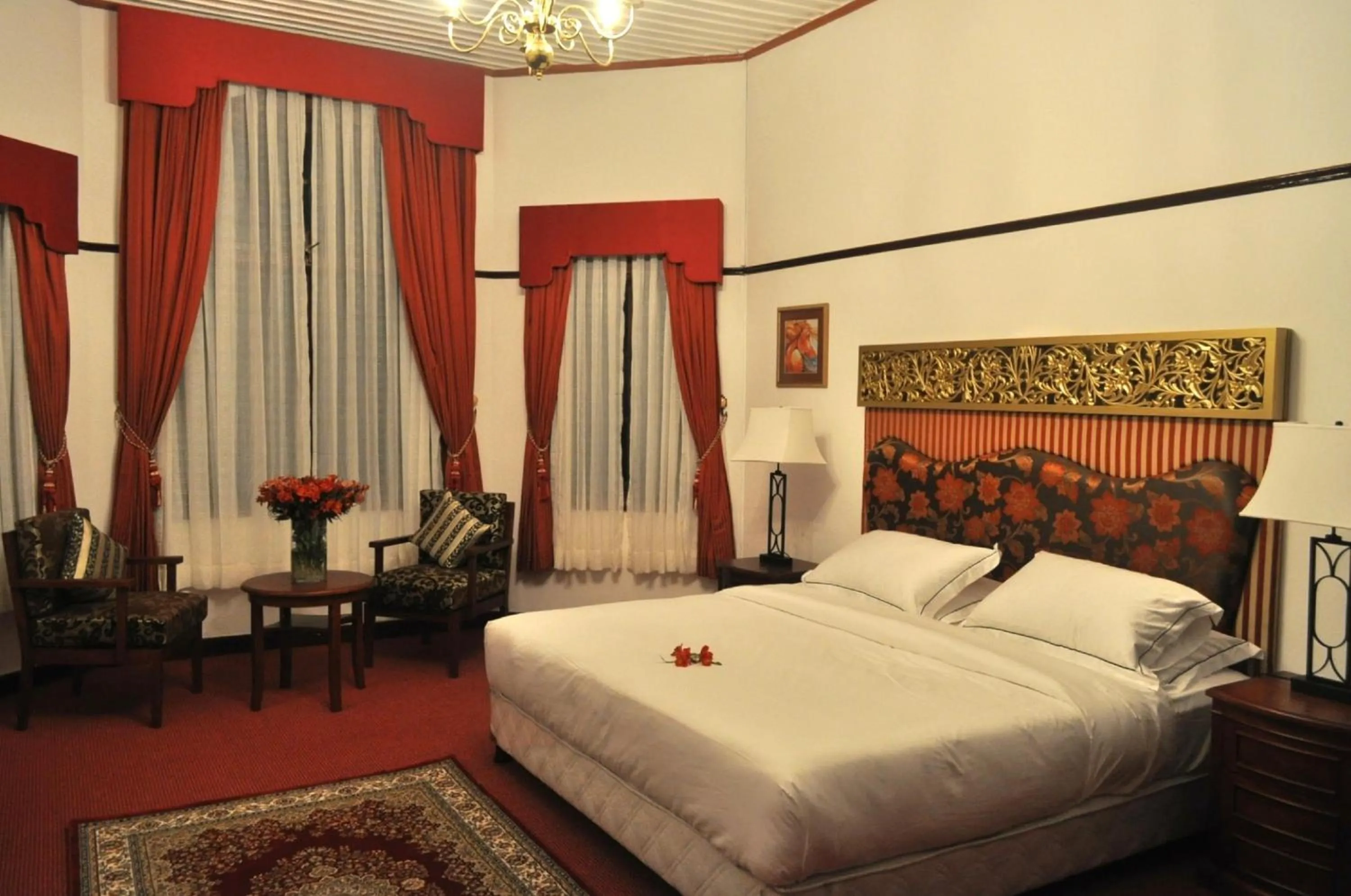 Photo of the whole room, Bed in Royal Cocoon - Nuwara Eliya