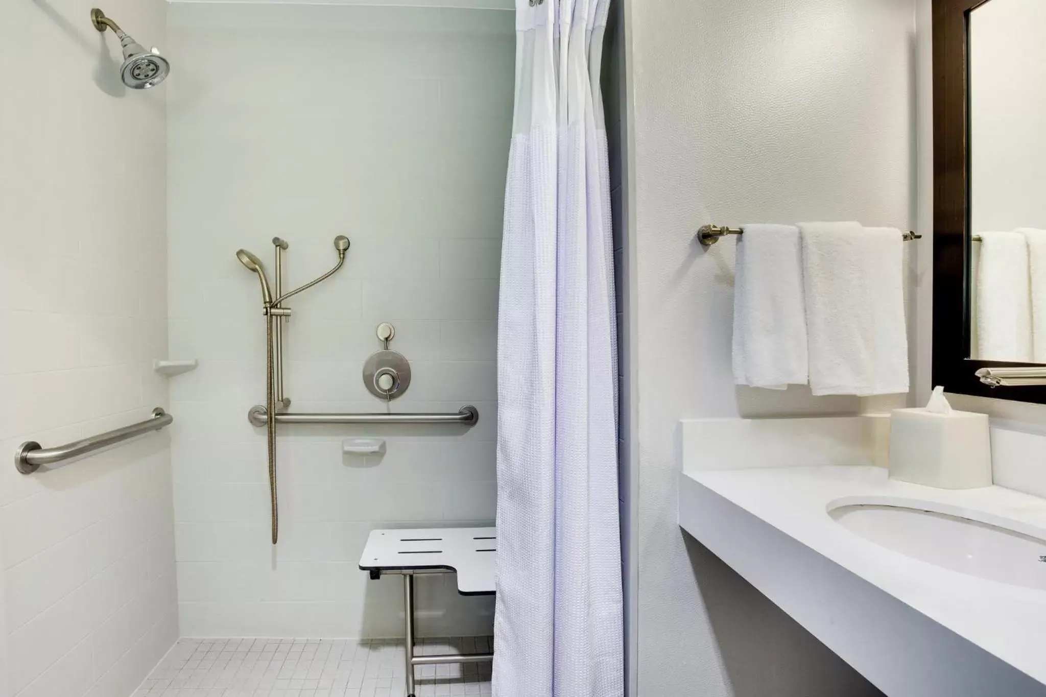 Photo of the whole room, Bathroom in Crowne Plaza Hotel & Resorts Fort Lauderdale Airport/ Cruise, an IHG Hotel