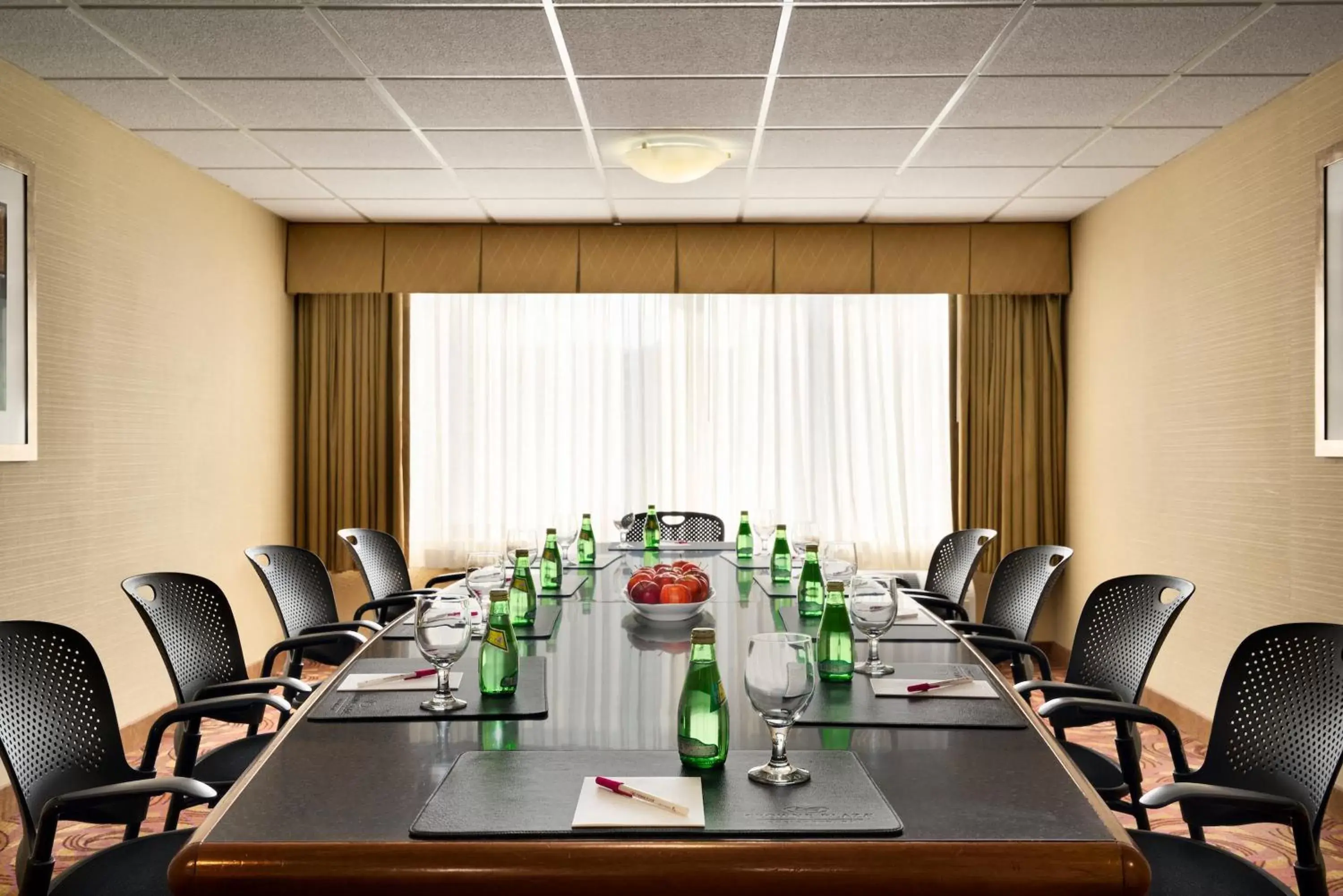 Meeting/conference room in Crowne Plaza Englewood, an IHG Hotel