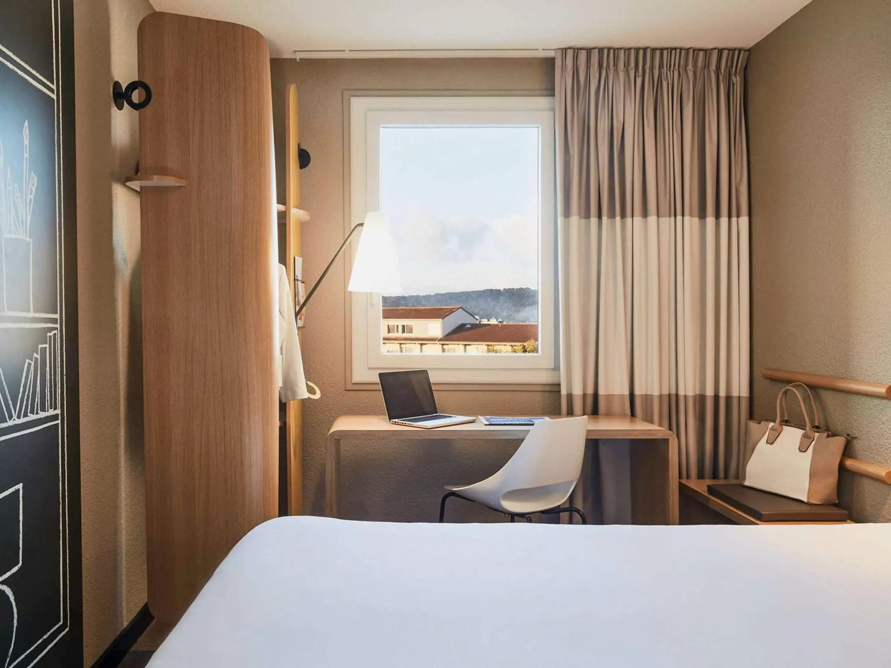 Bedroom, Bed in ibis Toulon La Seyne sur Mer