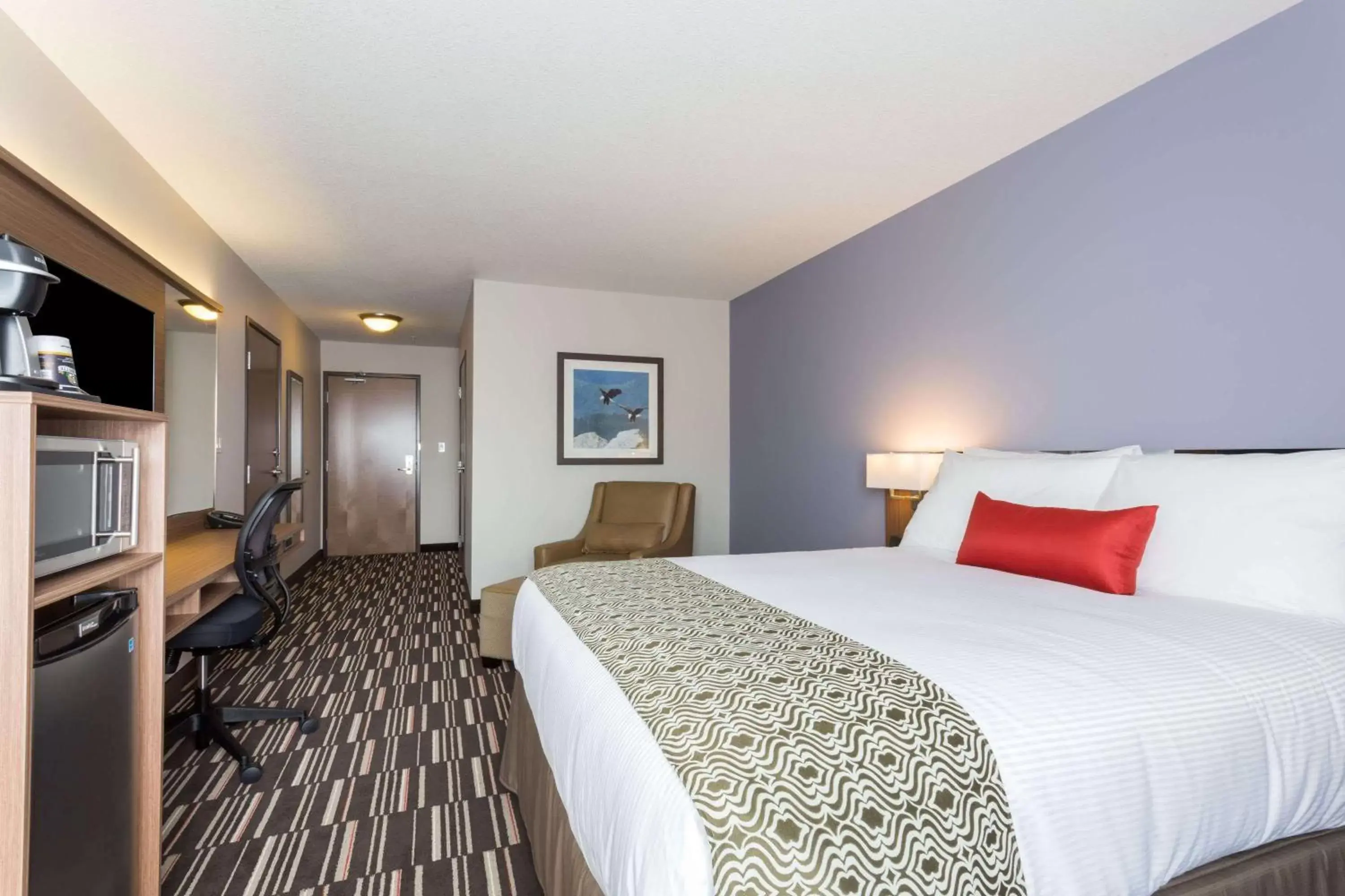 Photo of the whole room, Bed in Microtel Inn and Suites by Wyndham Kitimat