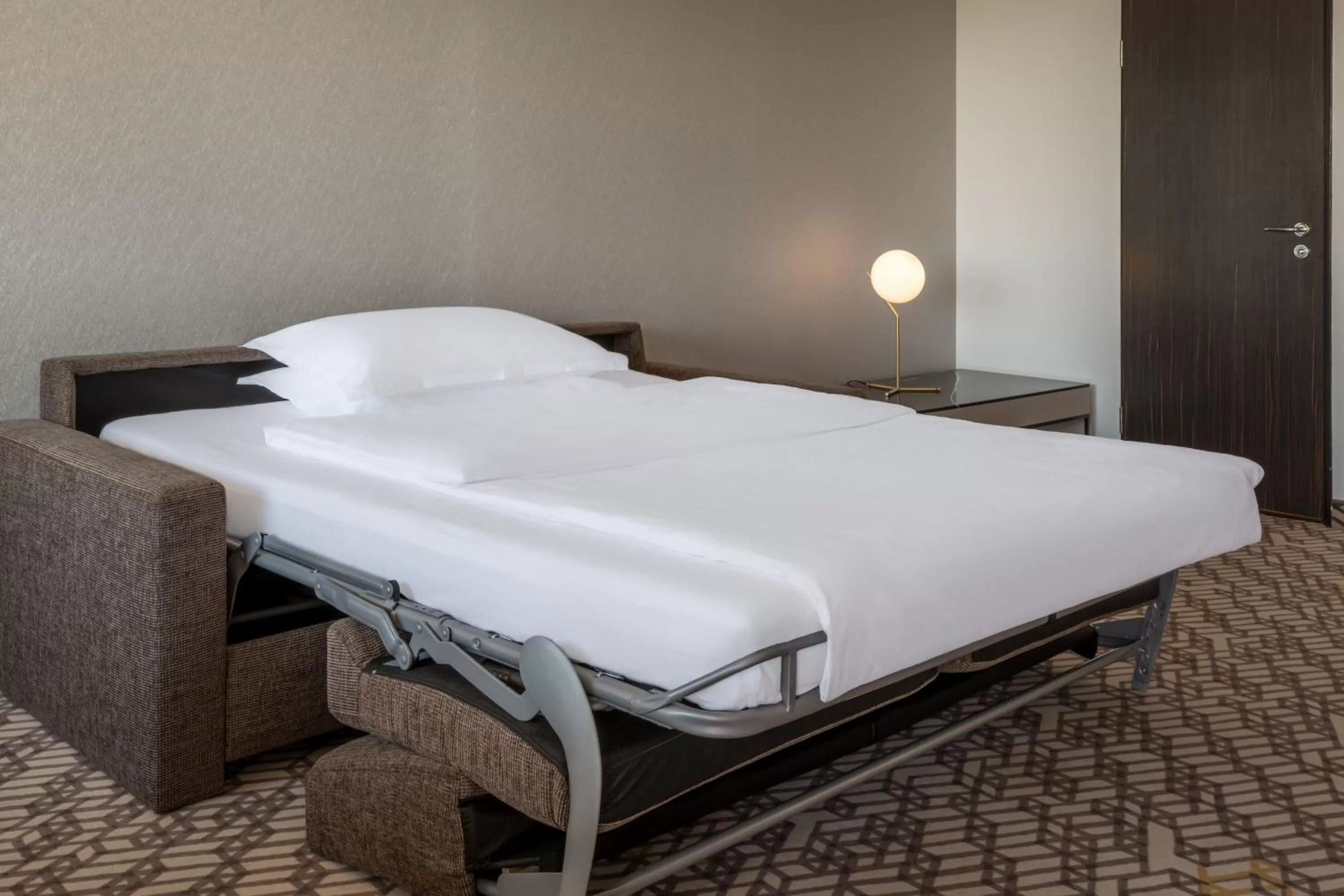 Bedroom, Bed in Four Points by Sheraton Munich Arabellapark