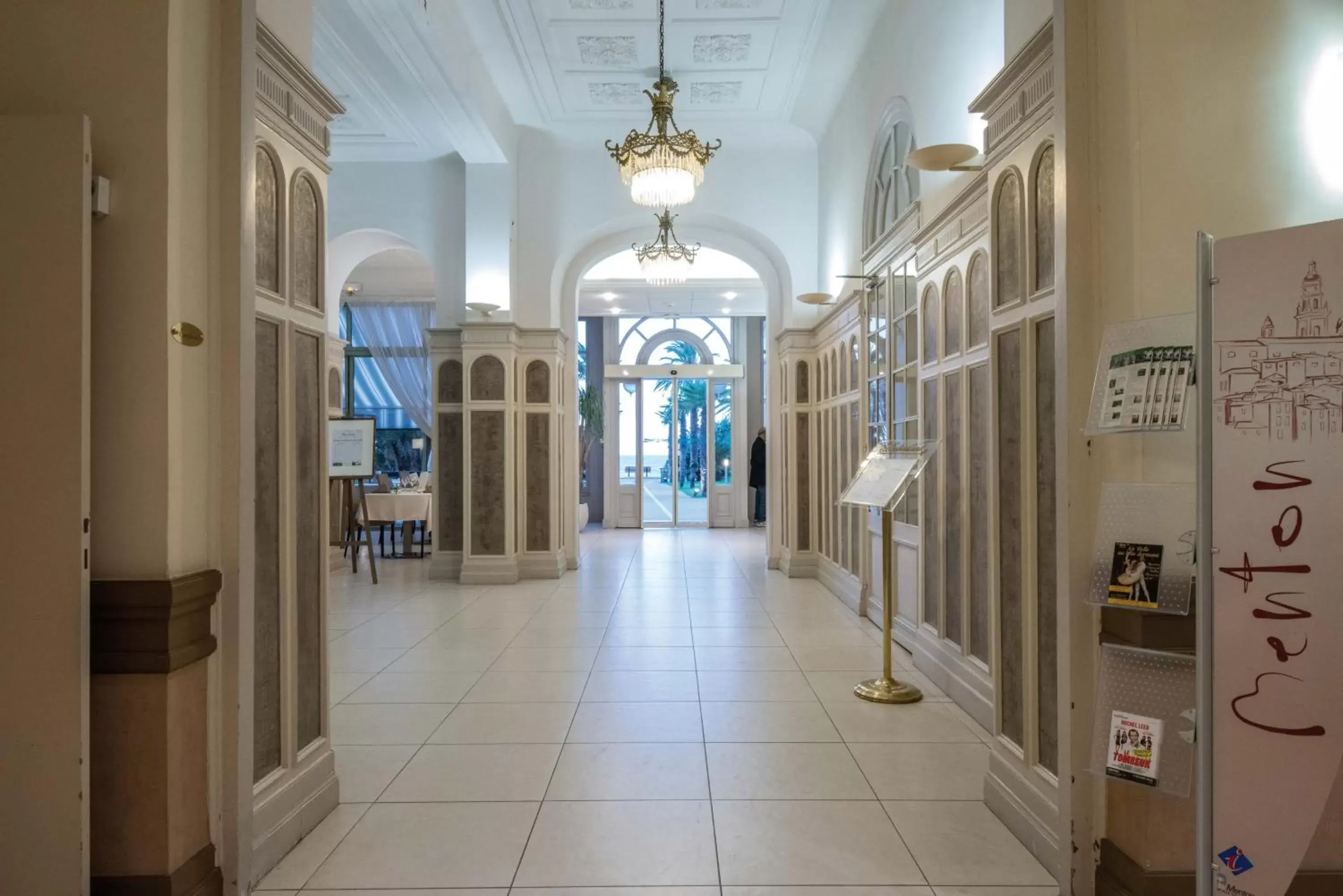 Lobby or reception in Hôtel Vacances Bleues Royal Westminster