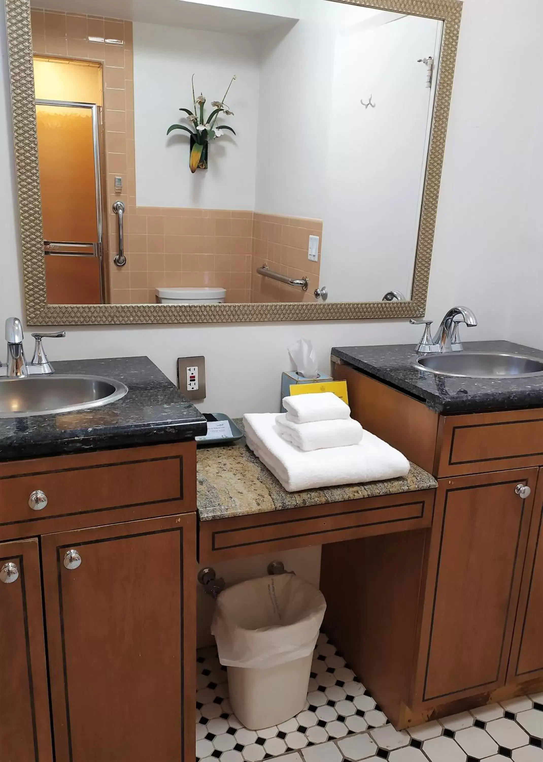 Toilet, Bathroom in Manhattan Tower Apartment Hotel