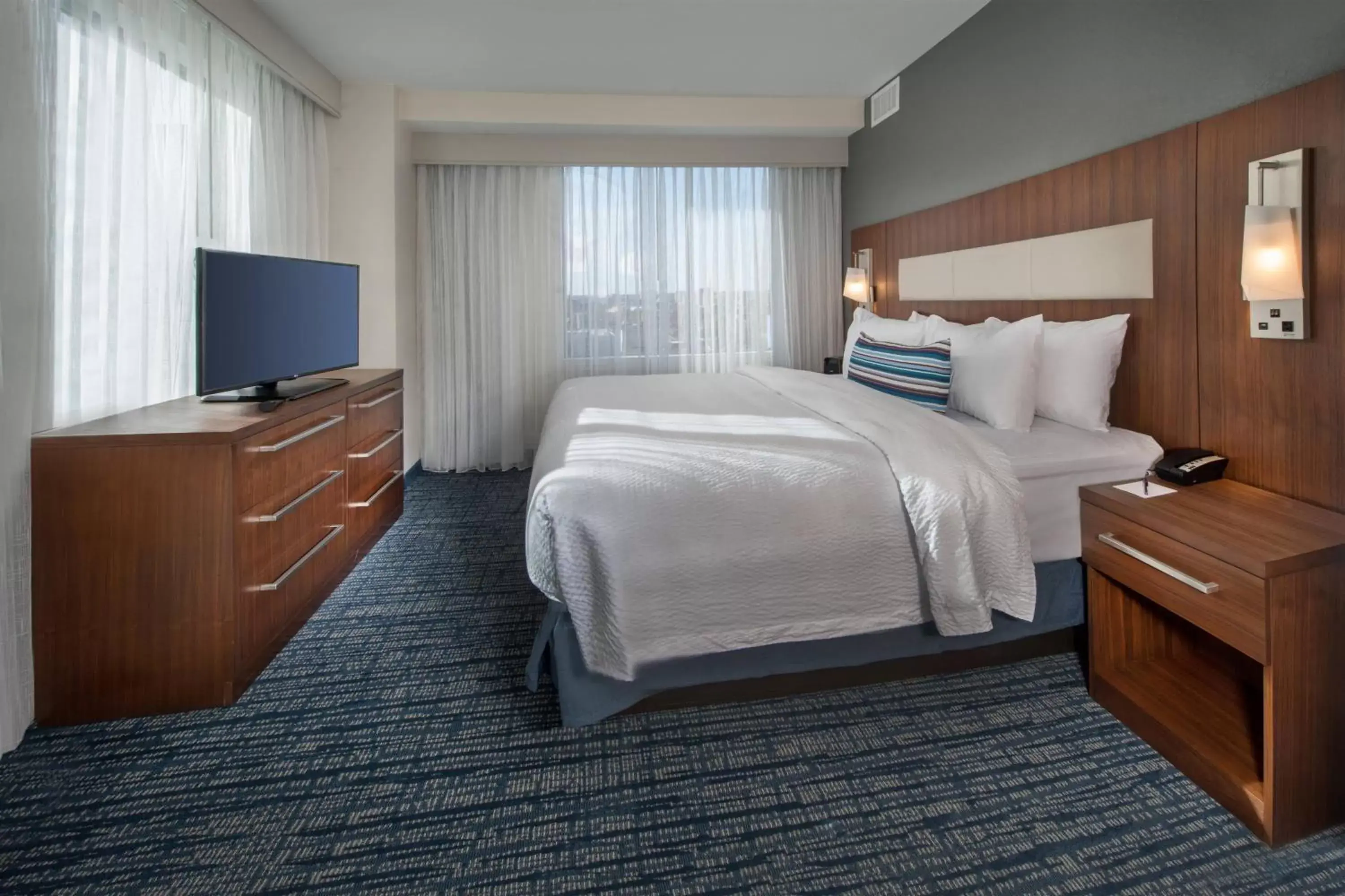 Bedroom, Bed in Residence Inn by Marriott Baltimore at The Johns Hopkins Medical Campus