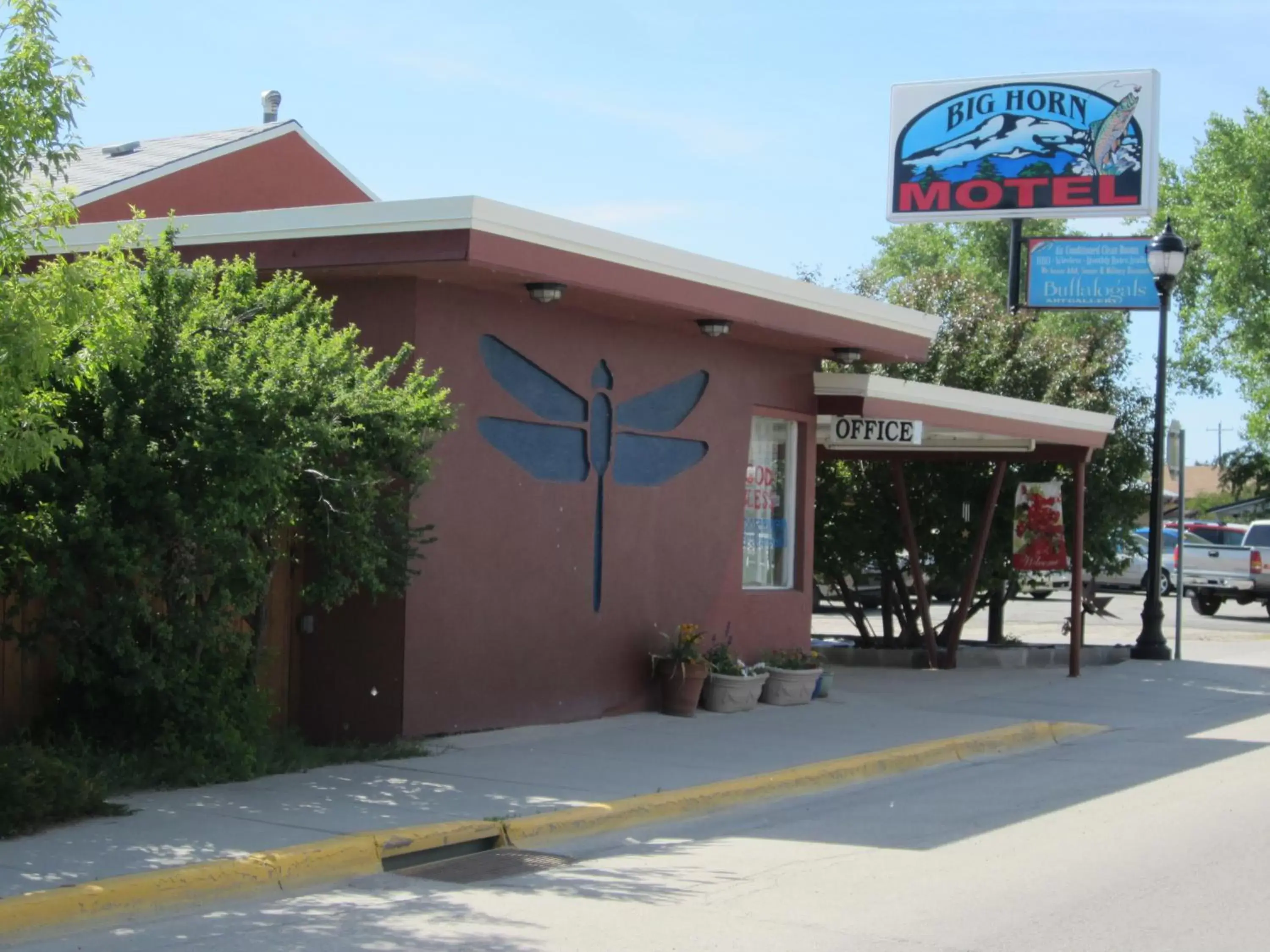 Facade/entrance, Property Building in Big Horn Motel