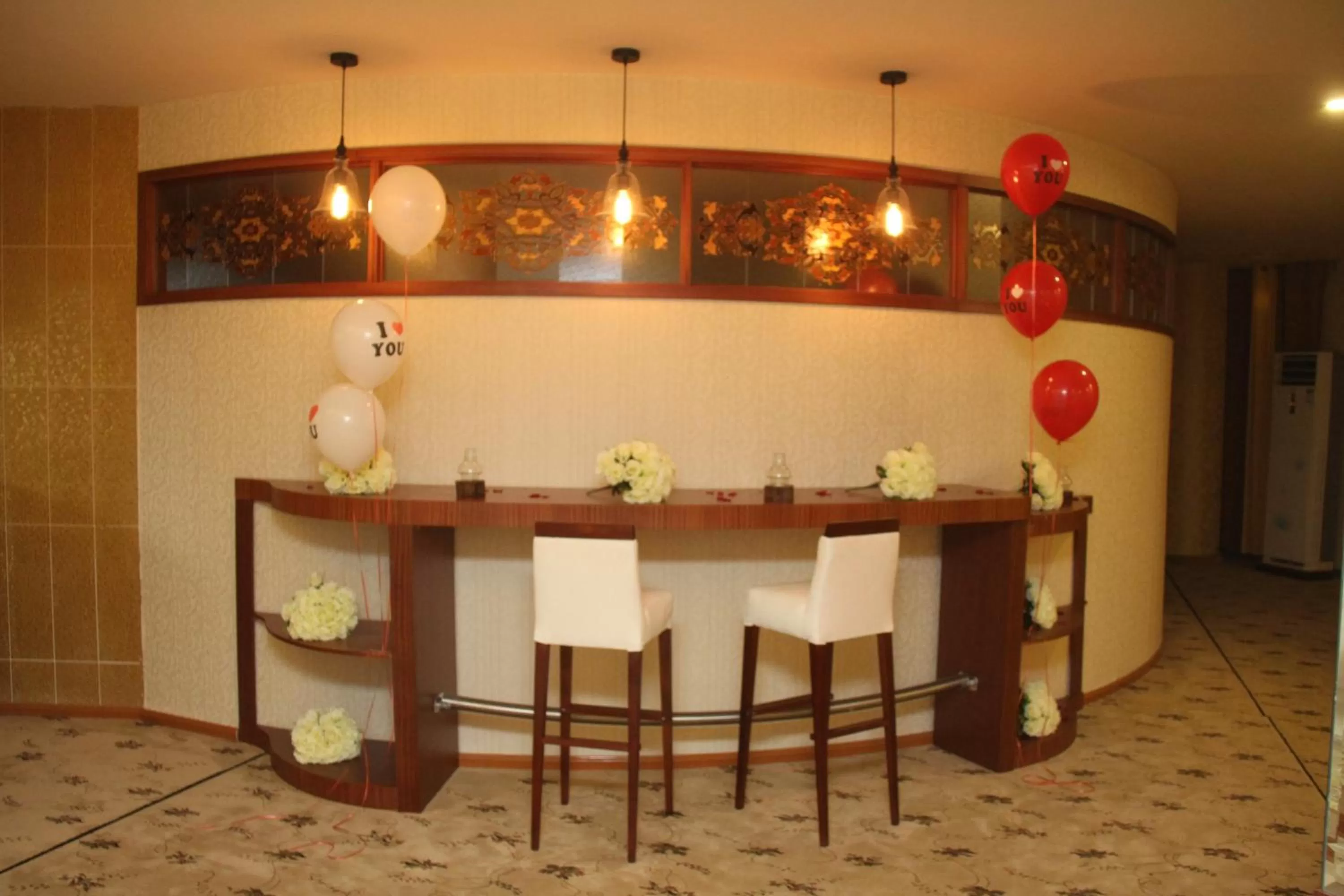 Living room, Kitchen/Kitchenette in Saleem Afandi Hotel