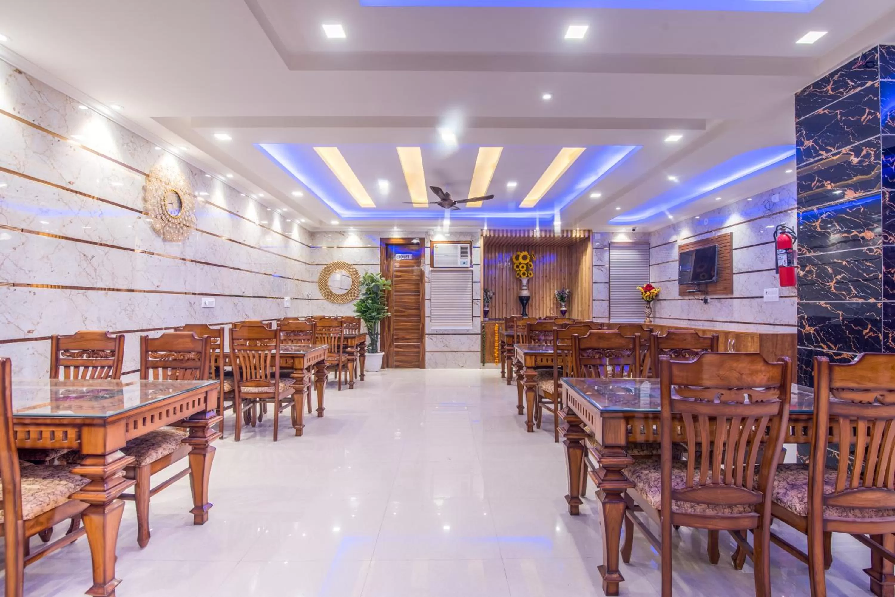 Restaurant/places to eat in Hotel Festival Mahipalpur At Delhi Airport