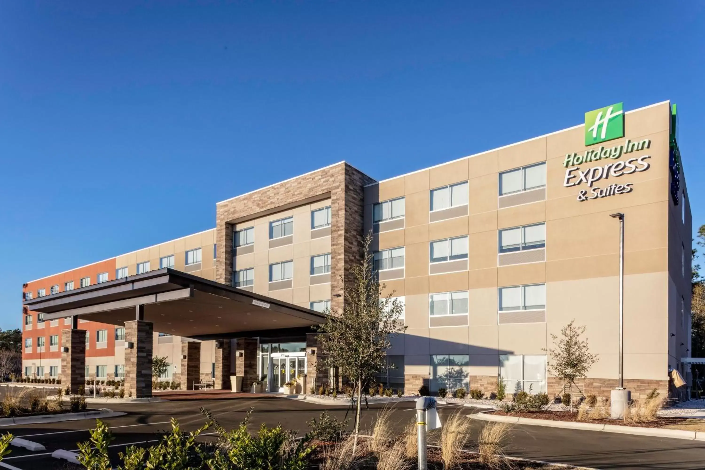 Property Building in Holiday Inn Express & Suites - Wilmington West - Medical Park, an IHG Hotel
