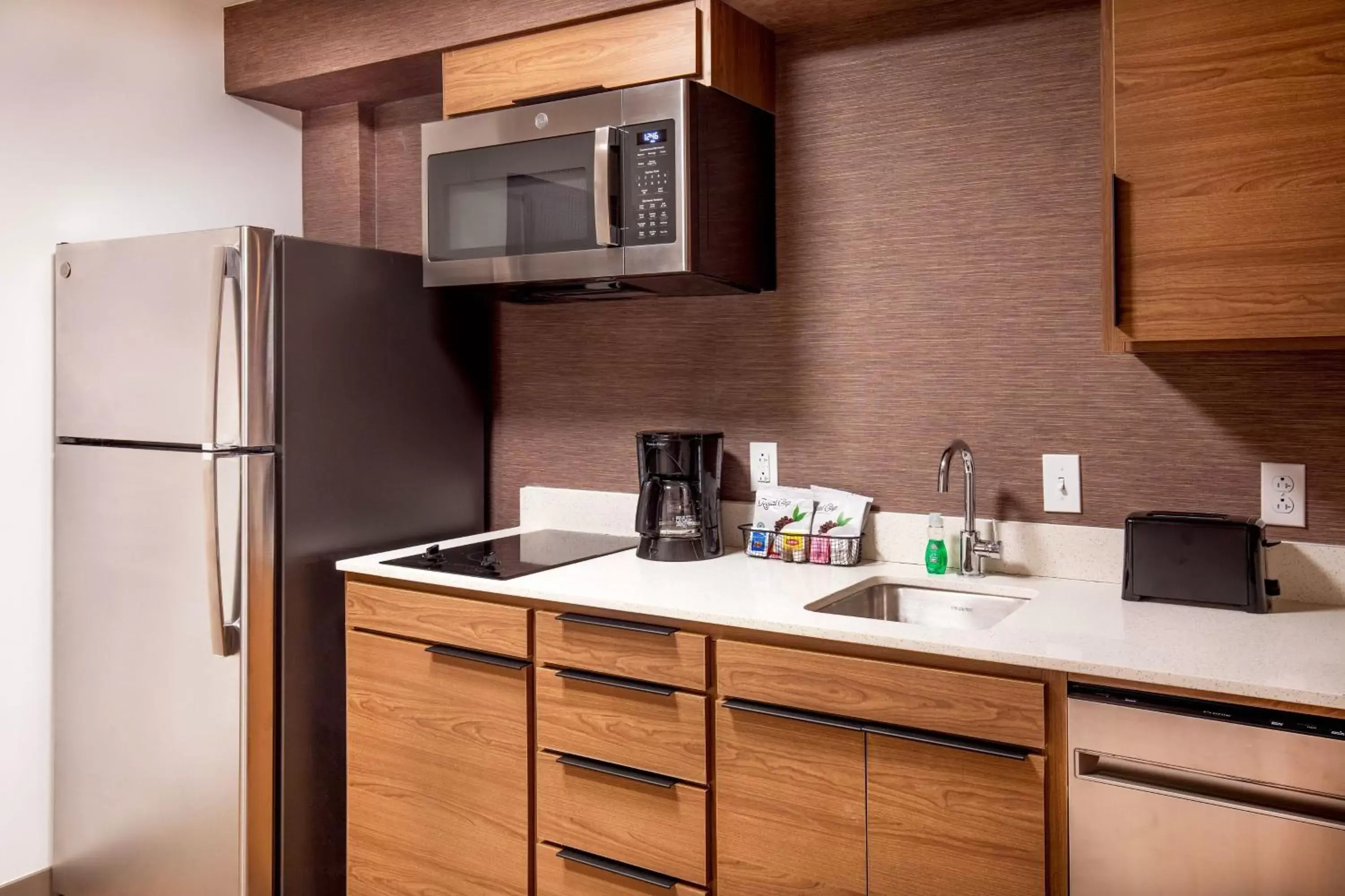 Kitchen or kitchenette, Kitchen/Kitchenette in Residence Inn by Marriott Boston Cambridge