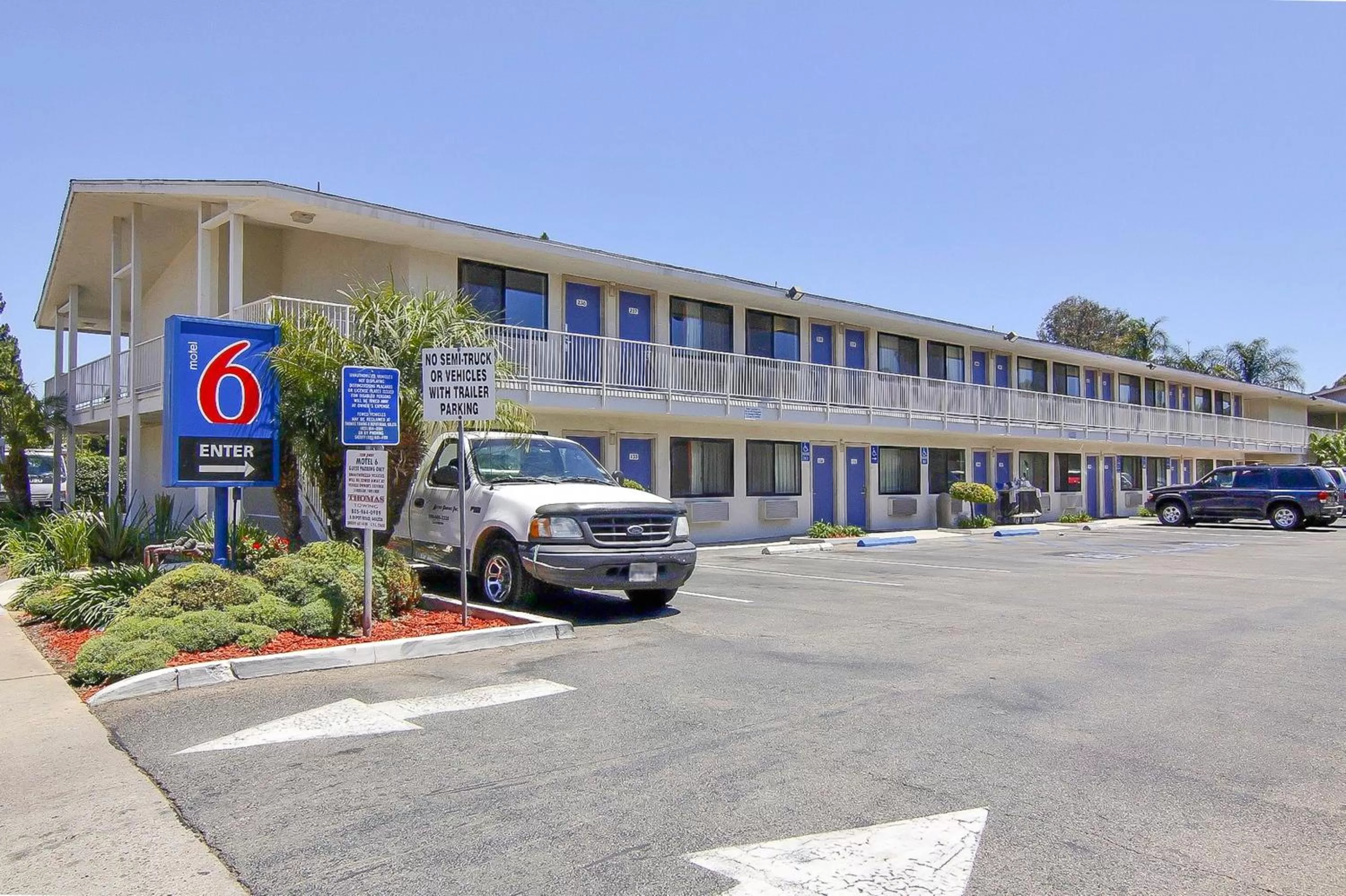 Facade/entrance in Motel 6-Goleta, CA - Santa Barbara
