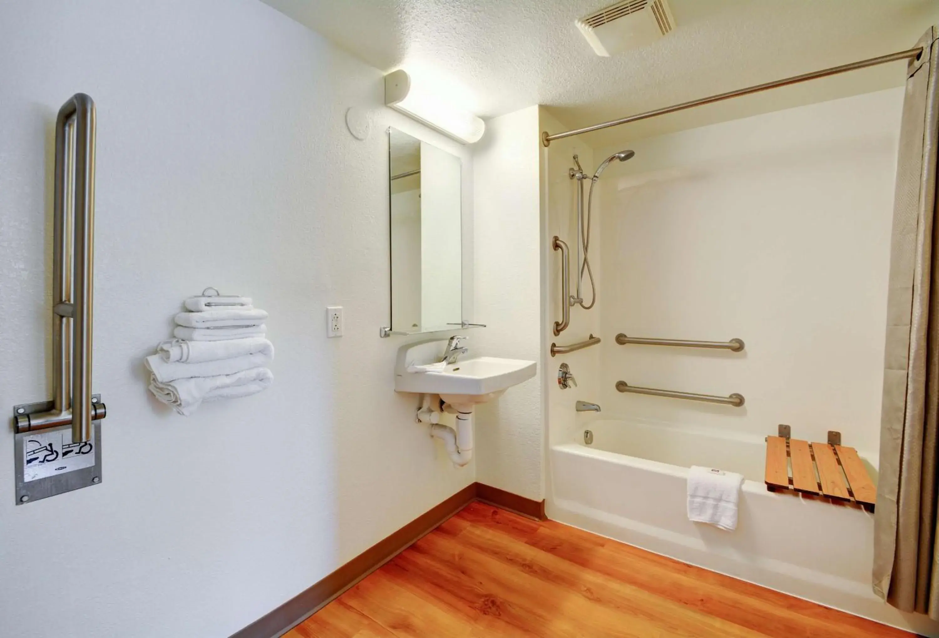 Shower, Bathroom in Motel 6-Southington, CT - Hartford