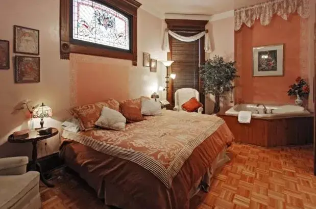 Photo of the whole room, Bed in Old Northside Bed & Breakfast