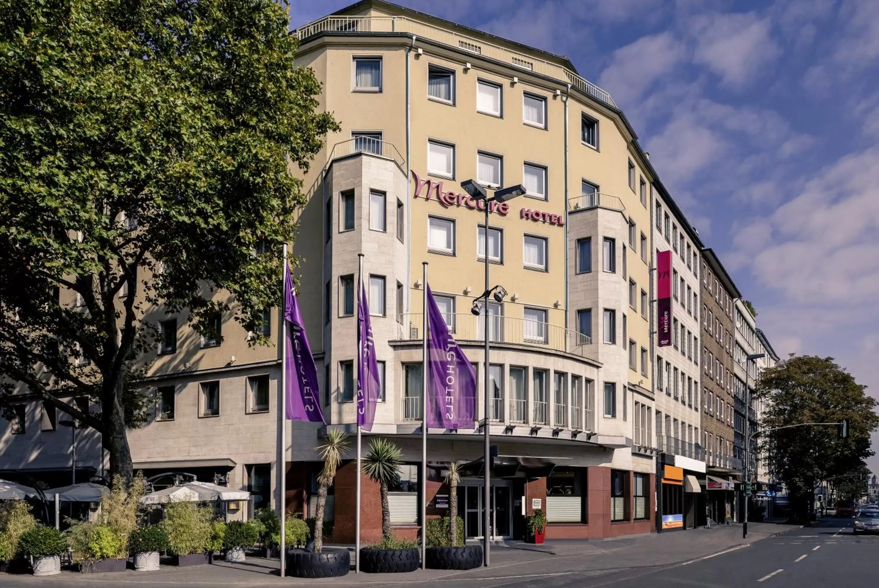 Facade/entrance, Property Building in Mercure Hotel Düsseldorf City Center