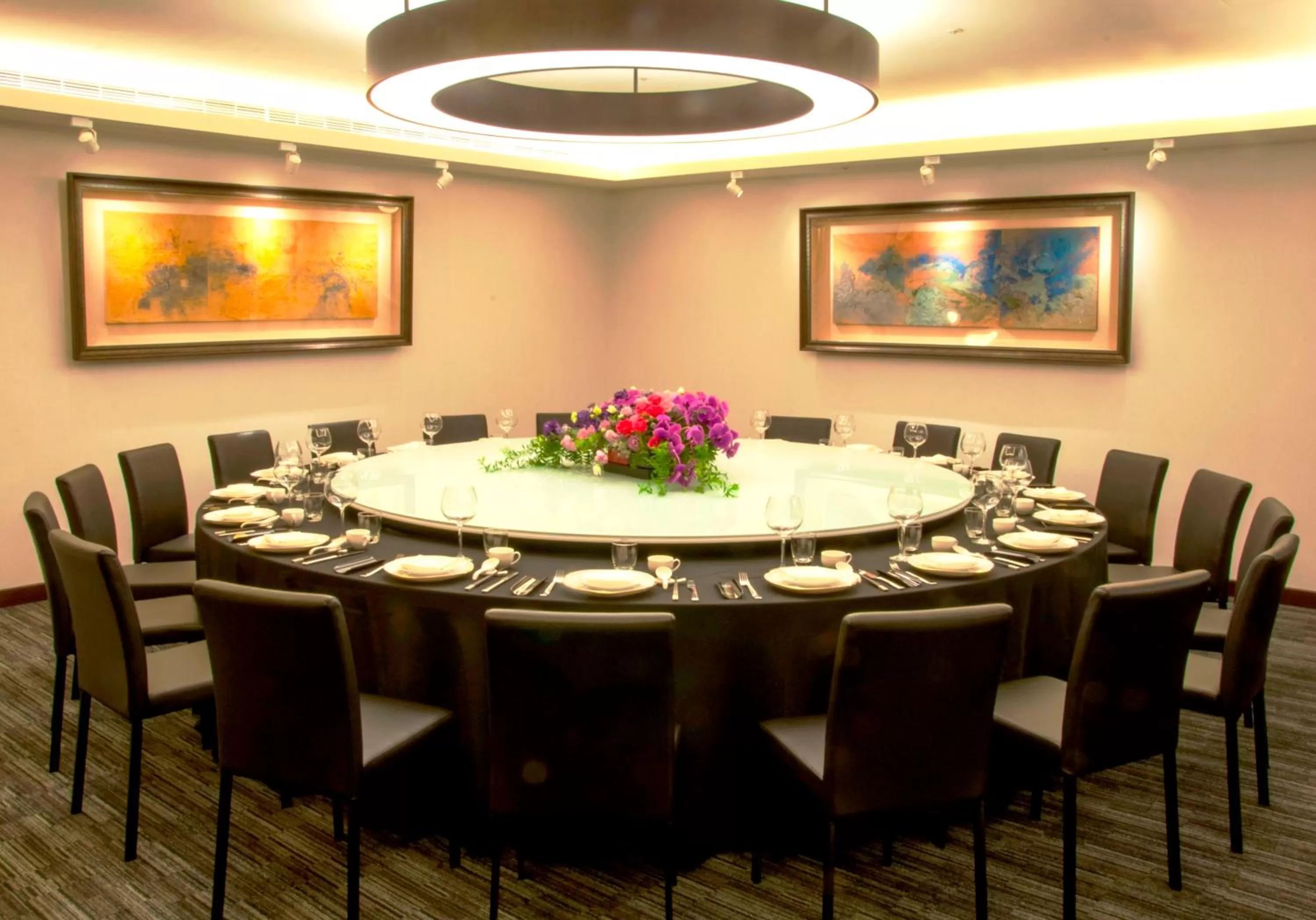 Restaurant/places to eat in Grand Victoria Hotel