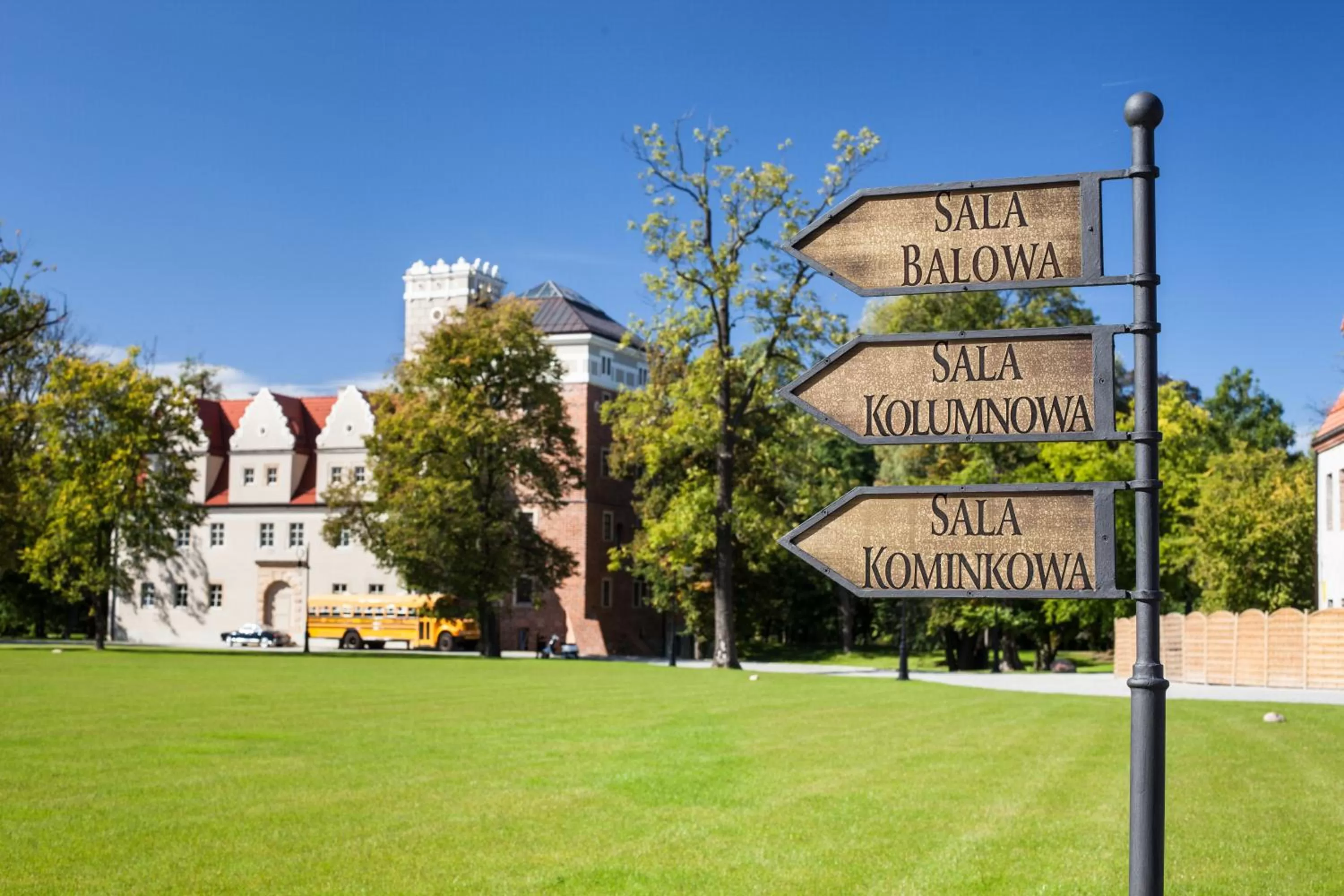 Facade/entrance in Zamek Topacz