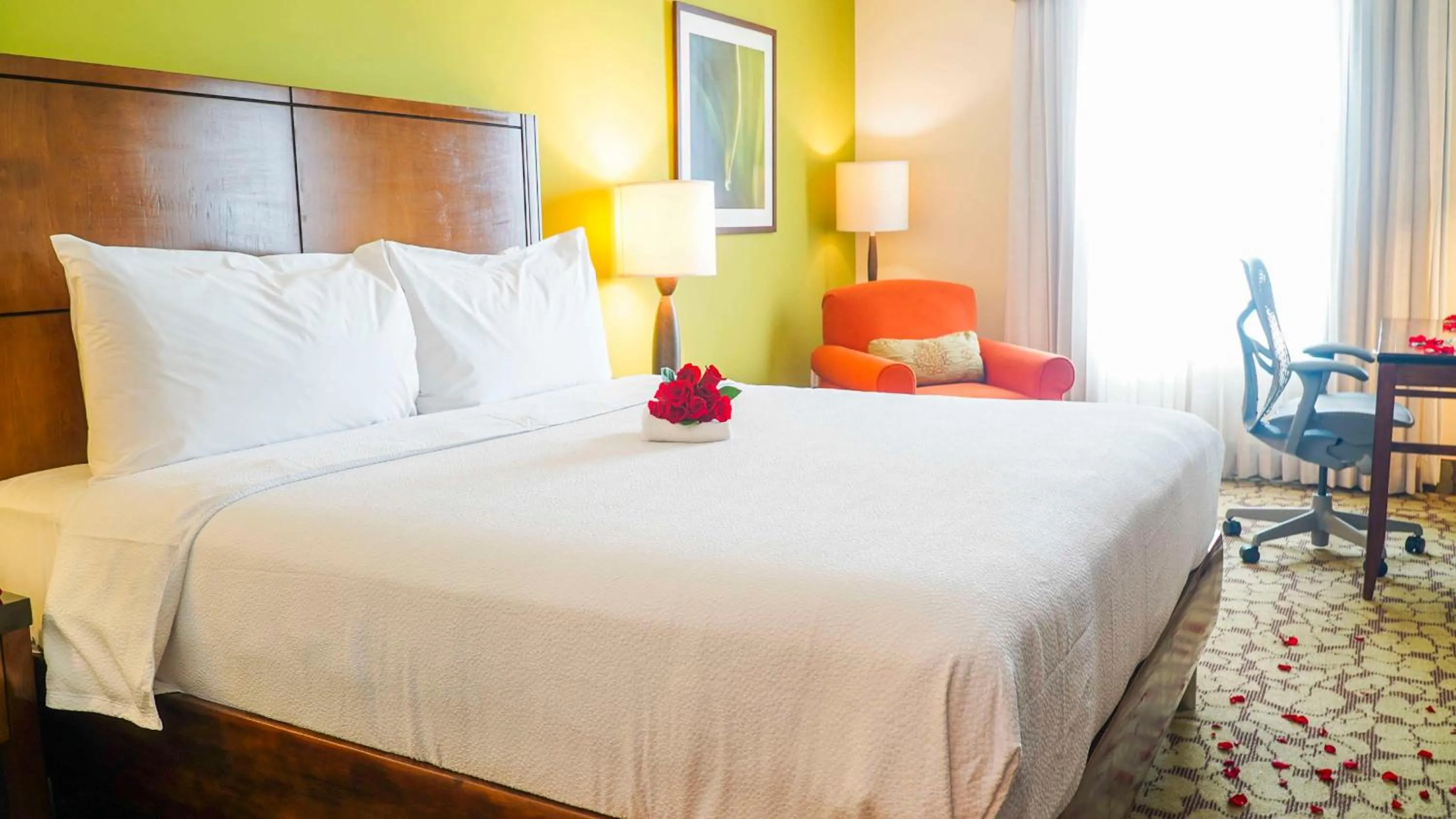 King Room with Roll-In Shower - Mobility Access in Hilton Garden Inn Panama