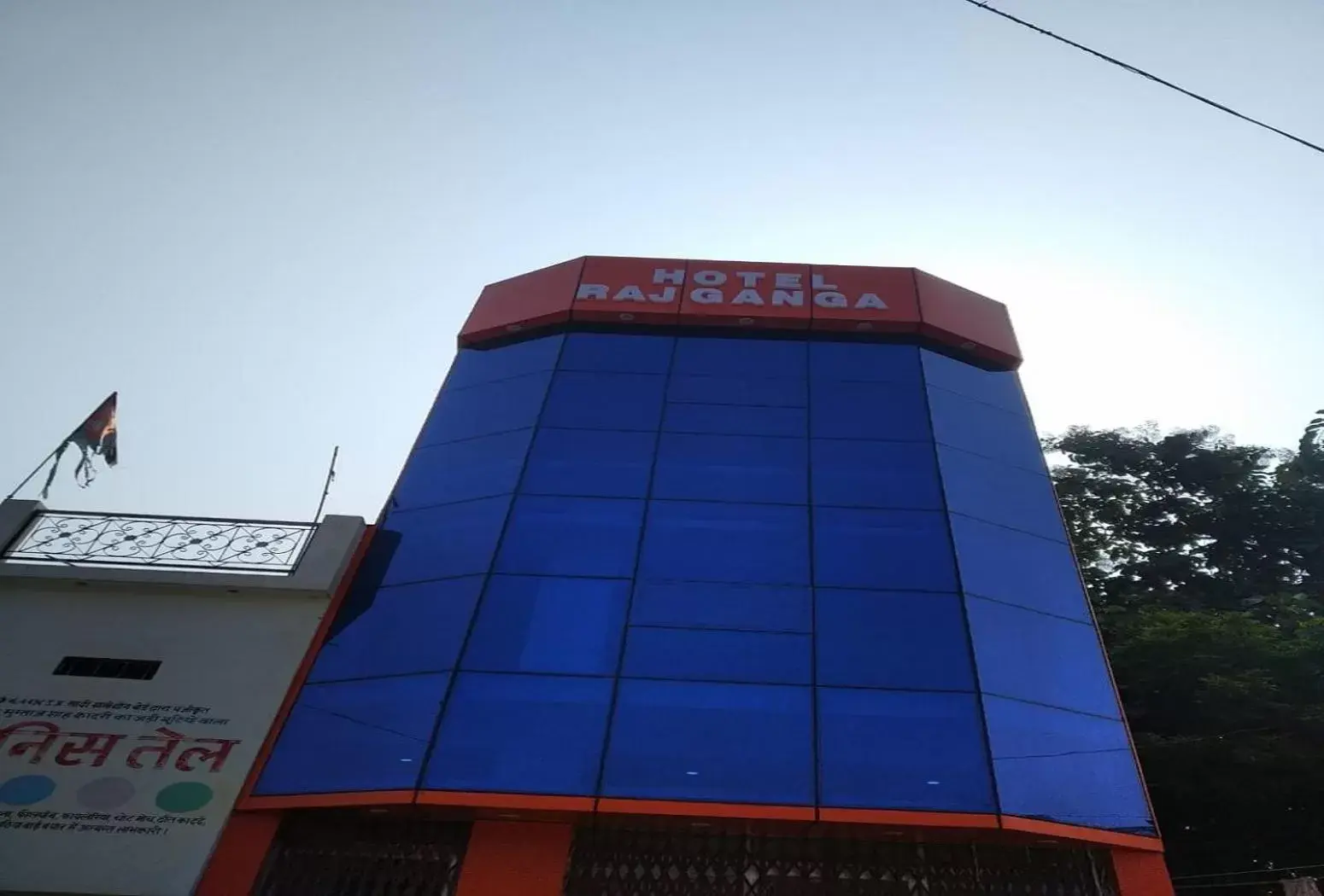 Property Building in STAYMAKER Hotel Raj Ganga Property Building in STAYMAKER Hotel Raj Ganga