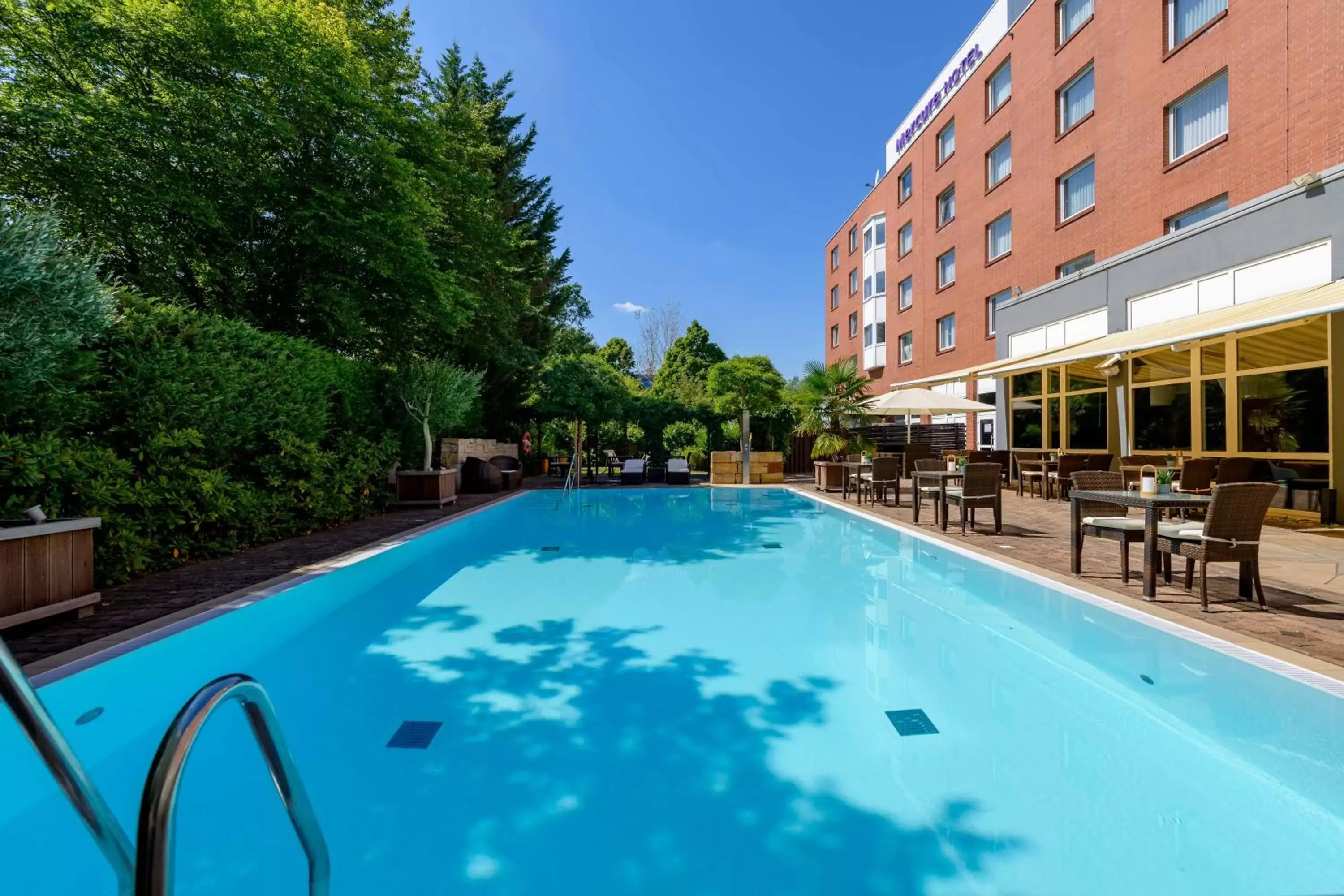 Pool view, Swimming Pool in Mercure Hotel Hannover Medical Park