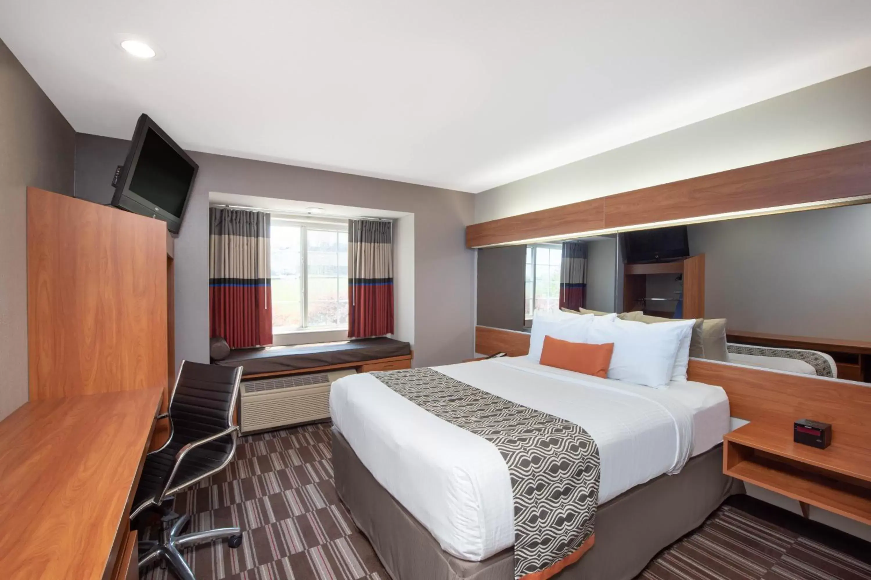 Bed in Microtel Inn & Suites by Wyndham Springfield