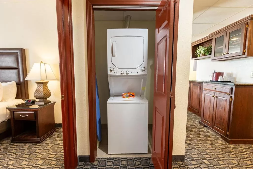 washing machine in Savannah House Hotel