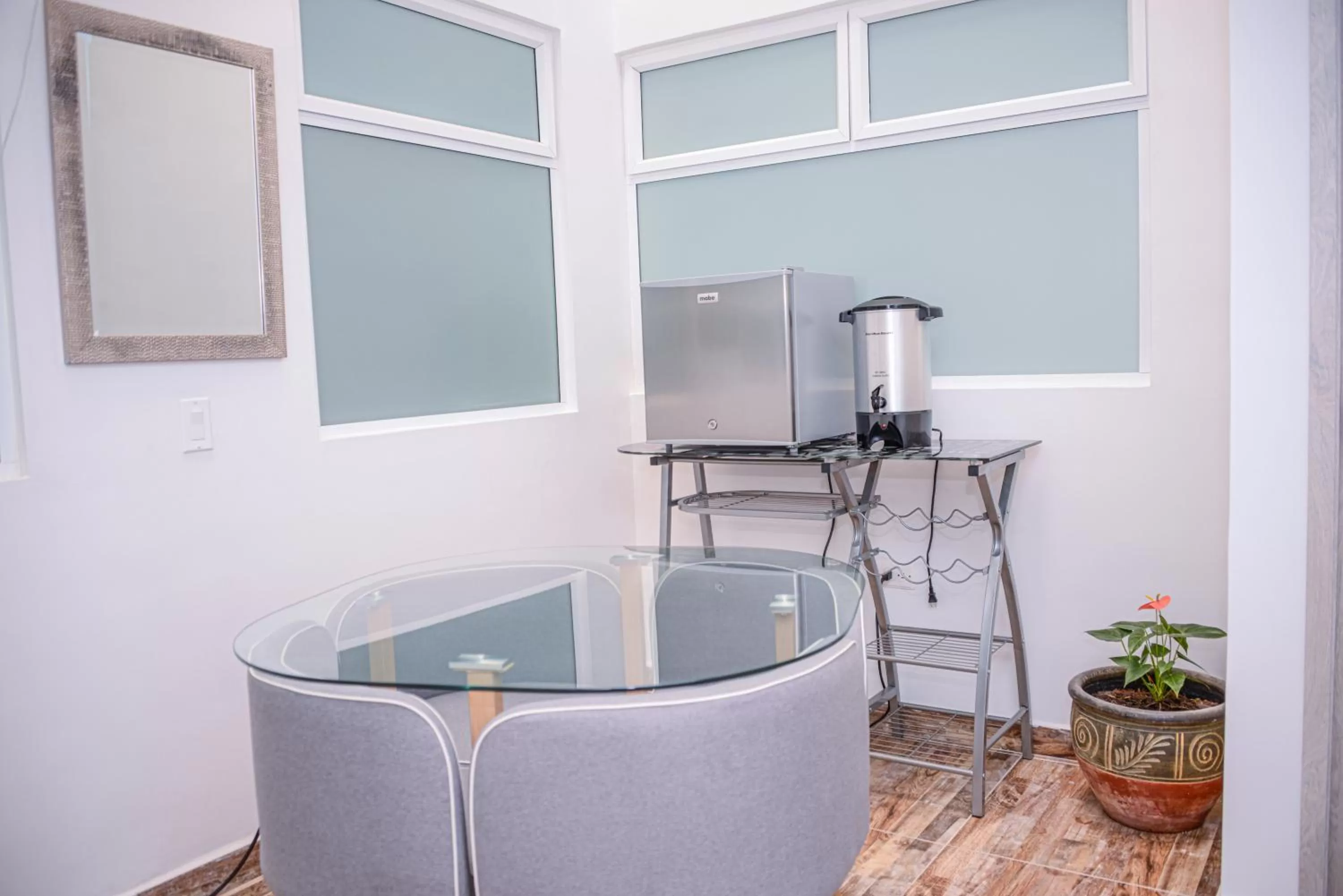 Coffee/tea facilities in Miracle