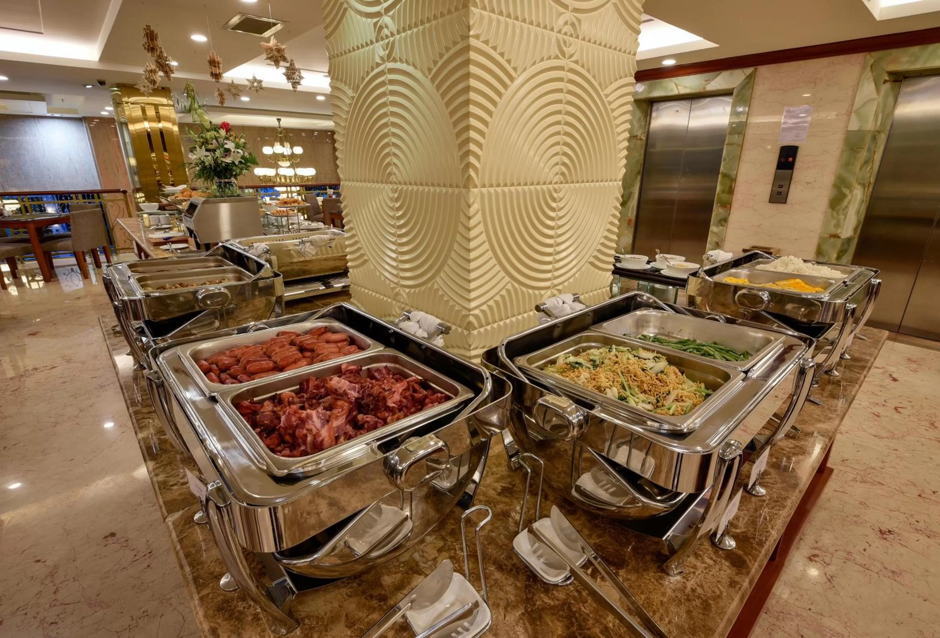 Restaurant/places to eat in Aquari Hotel