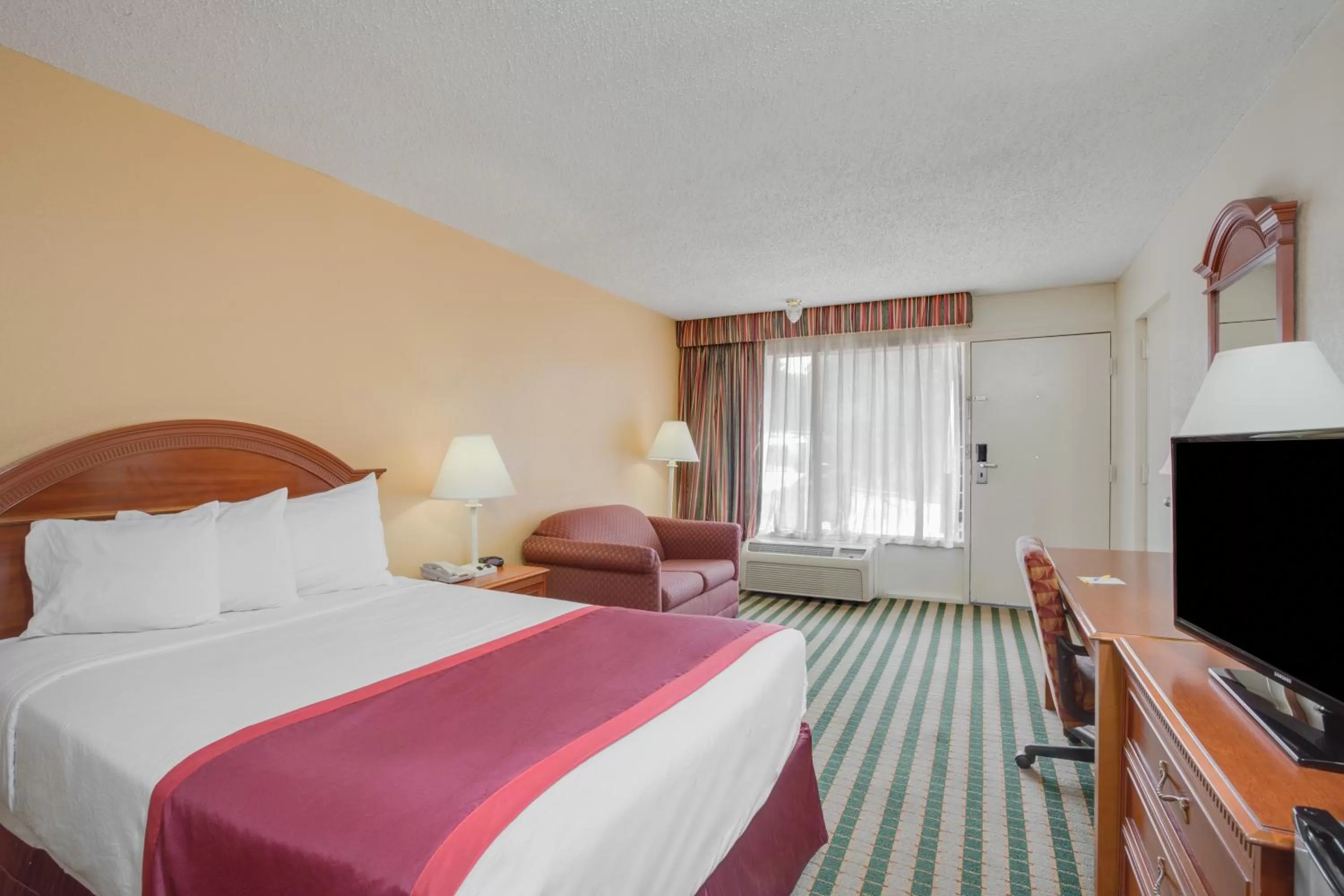 Bed in Days Inn by Wyndham Asheville West