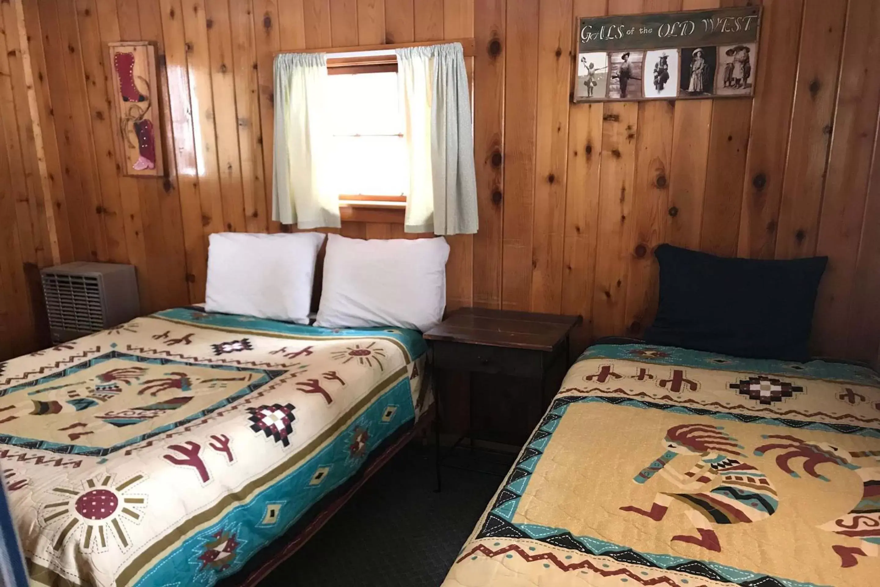 Bed in Elkhorn Lodge