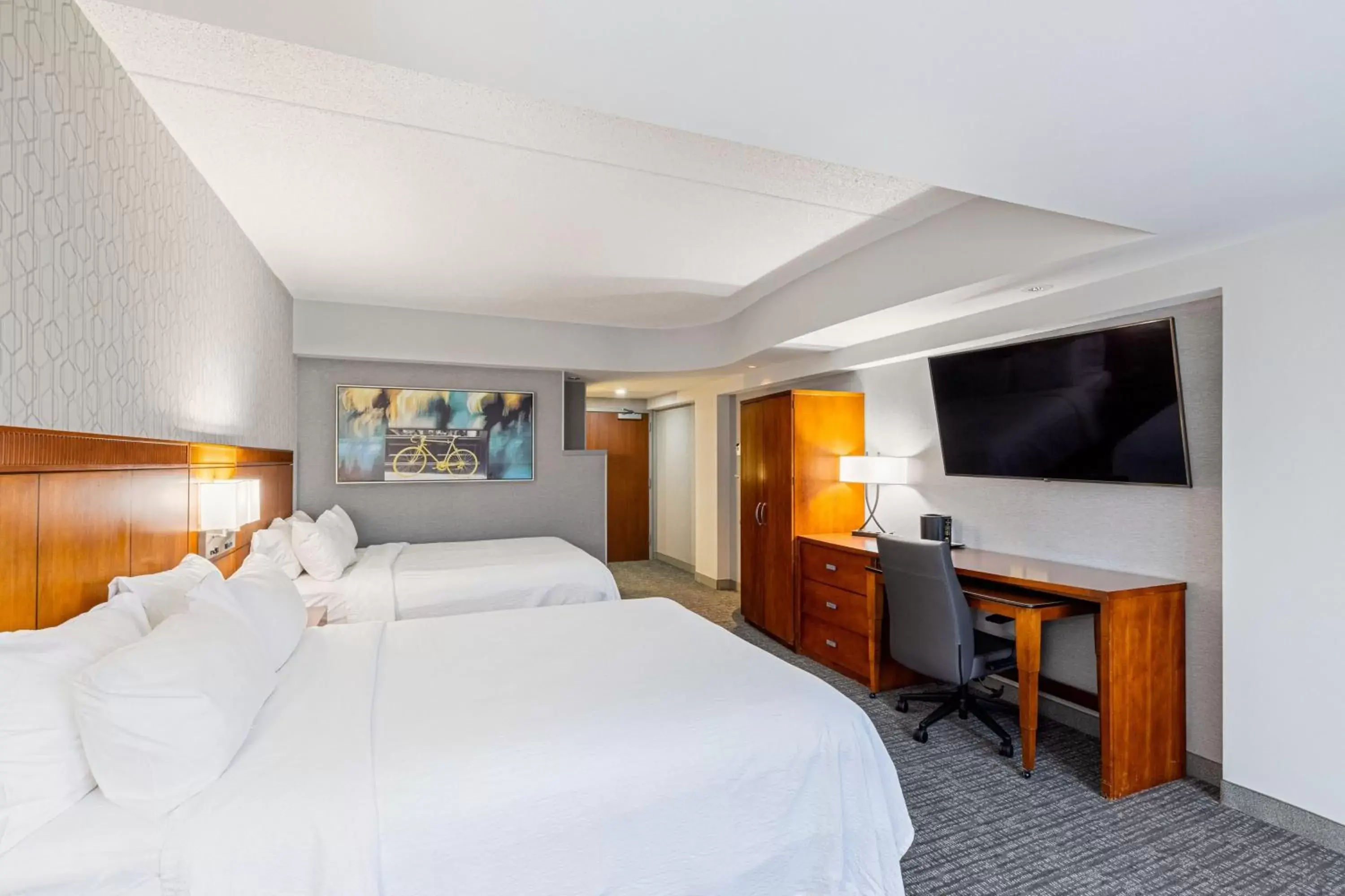 Photo of the whole room, Bed in Courtyard by Marriott Boston Waltham