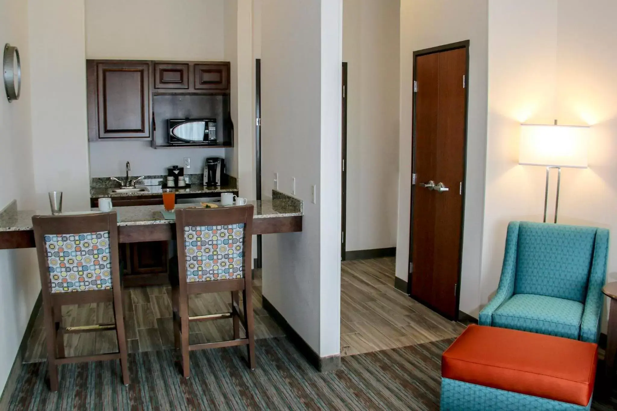 Bedroom, Kitchen/Kitchenette in Holiday Inn Hotel & Suites Denver Tech Center-Centennial, an IHG Hotel