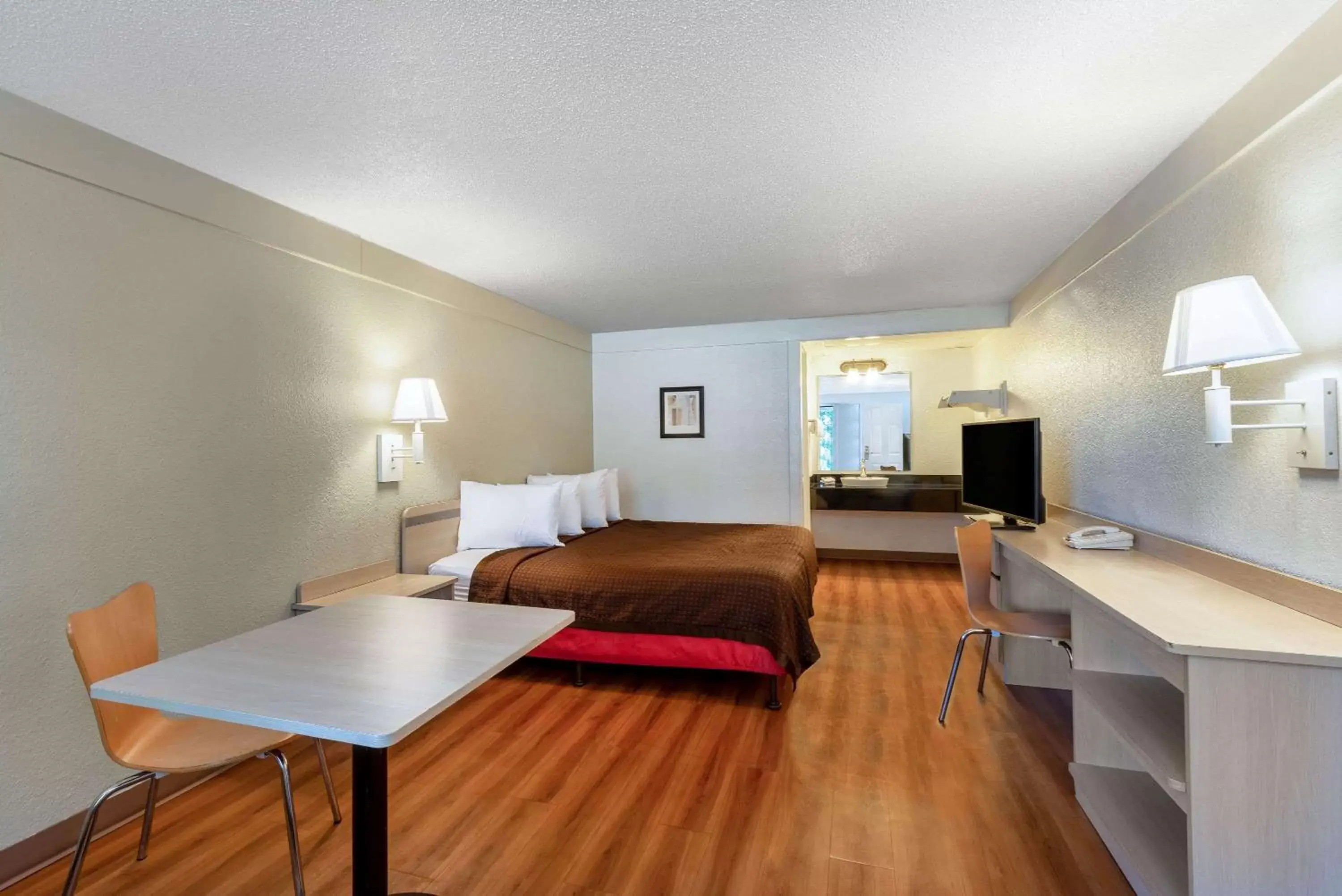 Photo of the whole room in Travelodge by Wyndham Essington / Philadelphia Airport