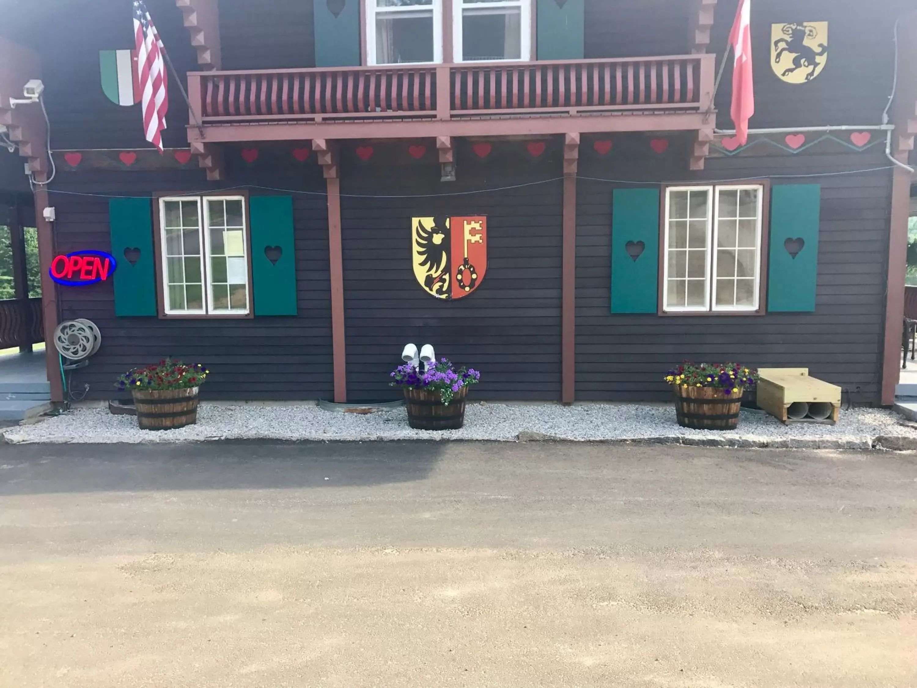 Facade/entrance in Swiss Chalets Village Inn