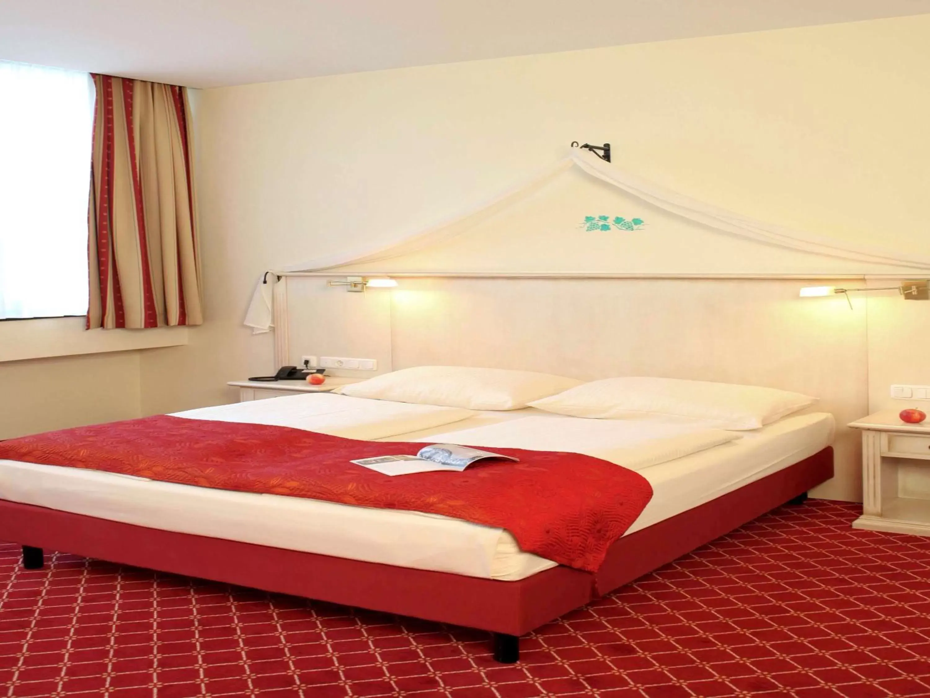 Photo of the whole room, Bed in Hotel Chateau Kurfürstendamm Photo of the whole room, Bed in Hotel Chateau Kurfürstendamm