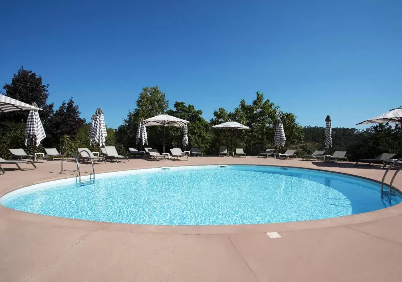Swimming Pool in Montebelo Principe Perfeito Viseu Garden Hotel