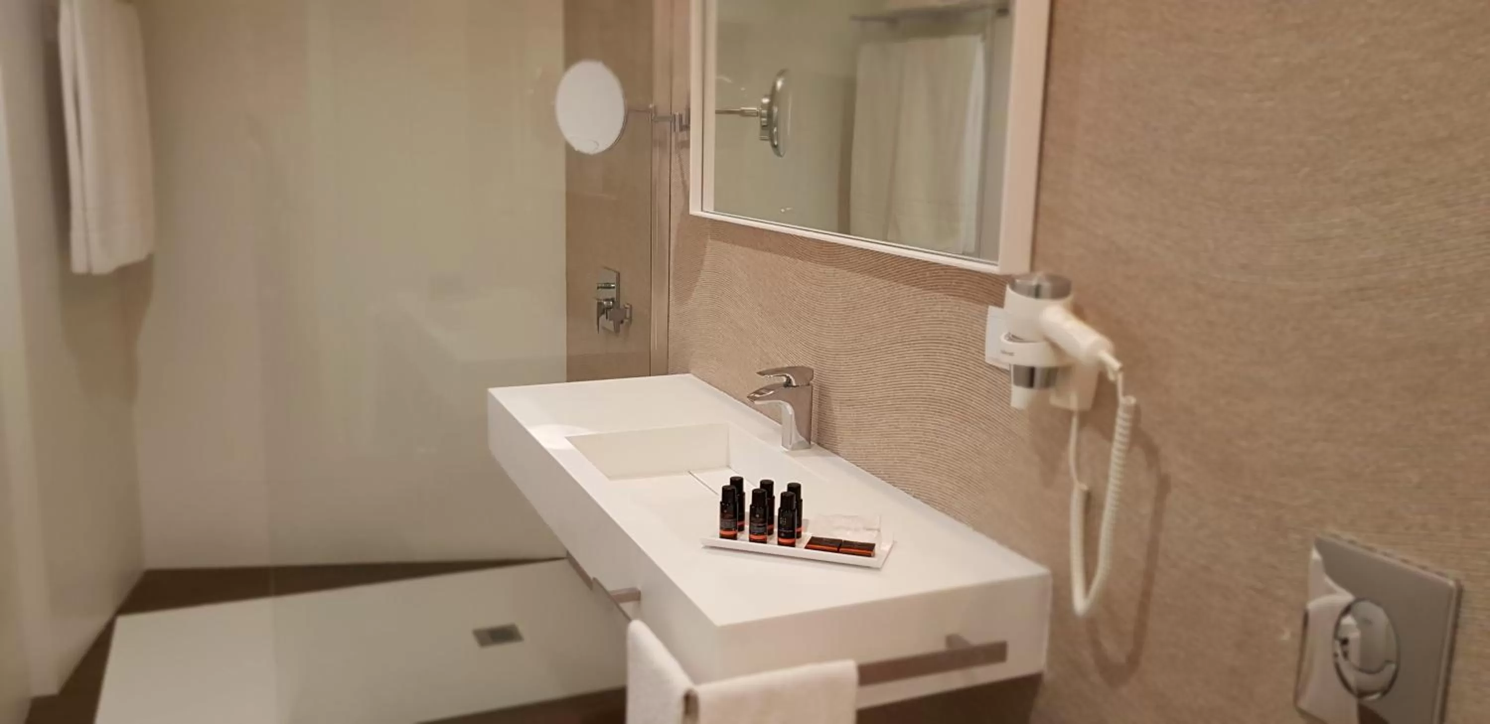 Shower in Thomar Boutique Hotel