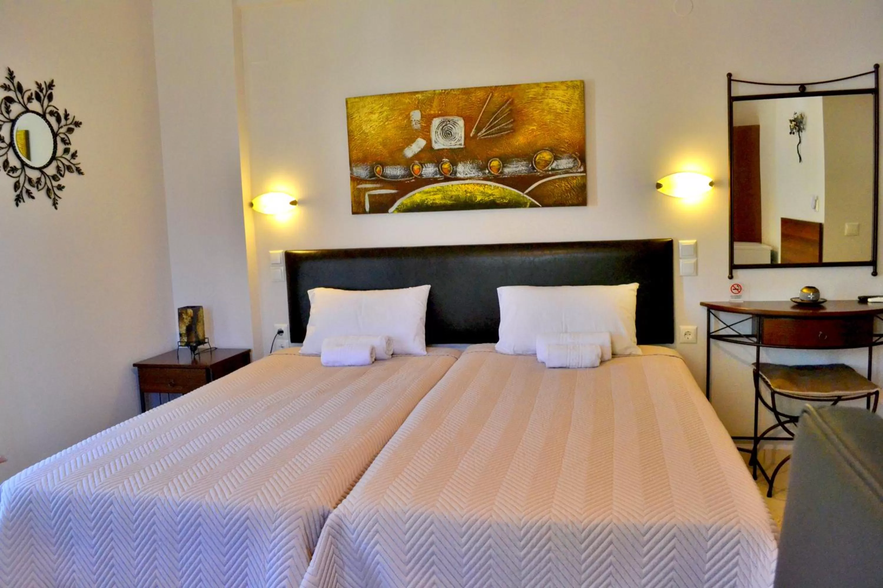 Photo of the whole room, Bed in Anesis