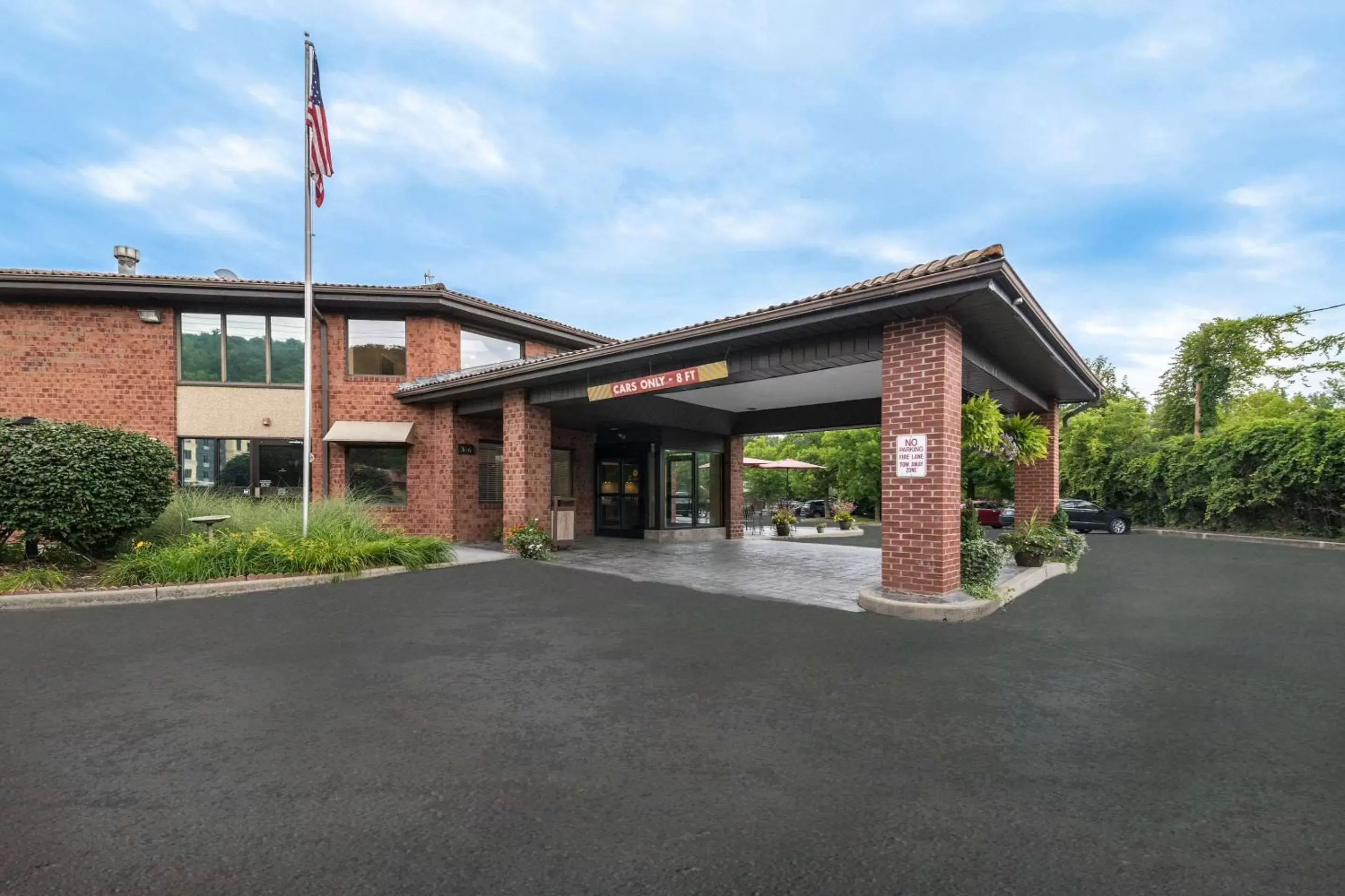 Property building in Quality Inn Ithaca - University Area Property building in Quality Inn Ithaca - University Area