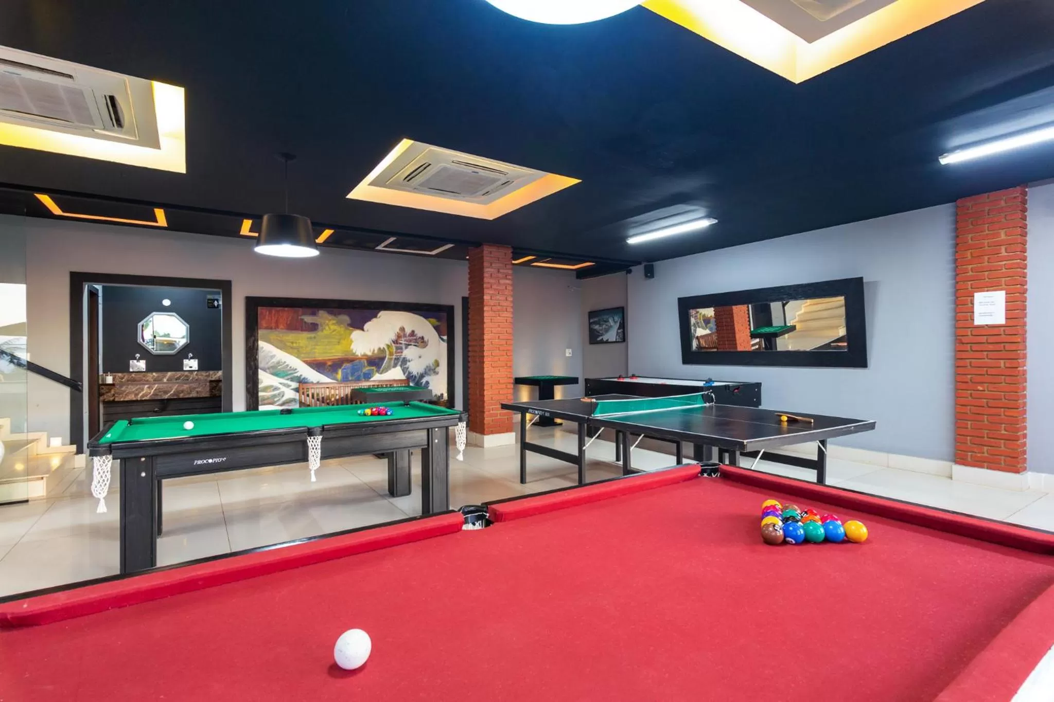 Communal lounge/ TV room in Costa do Sol Boutique Hotel