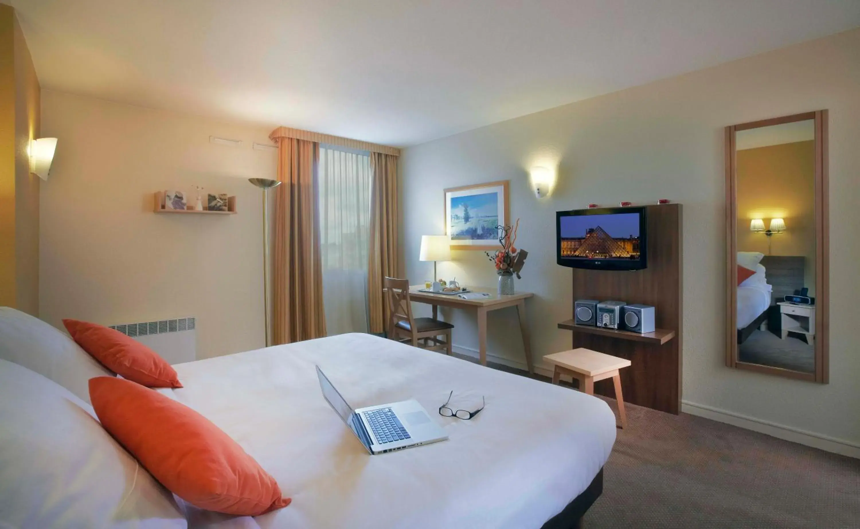 Photo of the whole room, Bed in Citadines Wilson Toulouse Photo of the whole room, Bed in Citadines Wilson Toulouse