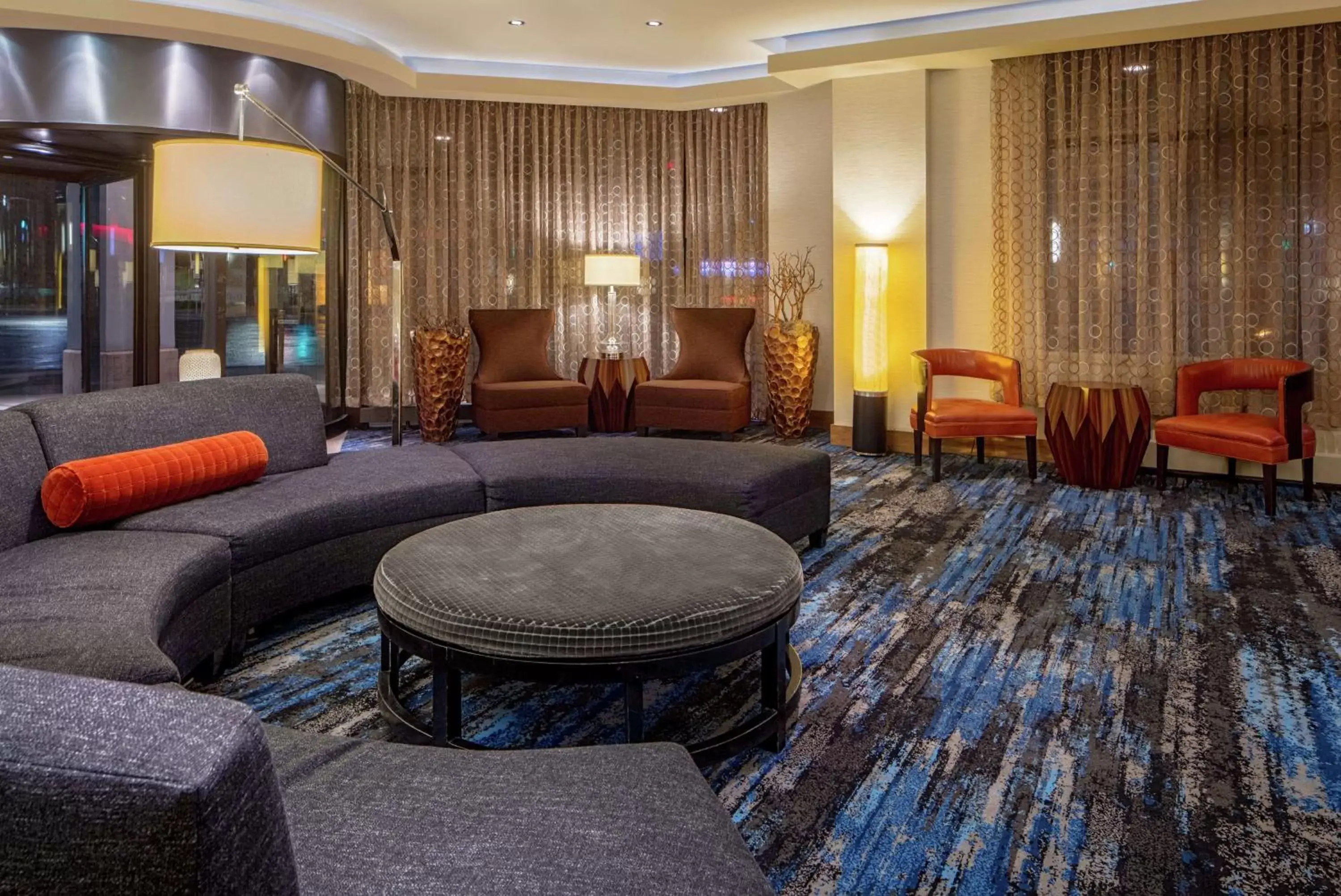 Lobby or reception, Lounge/Bar in DoubleTree Suites by Hilton Minneapolis Downtown