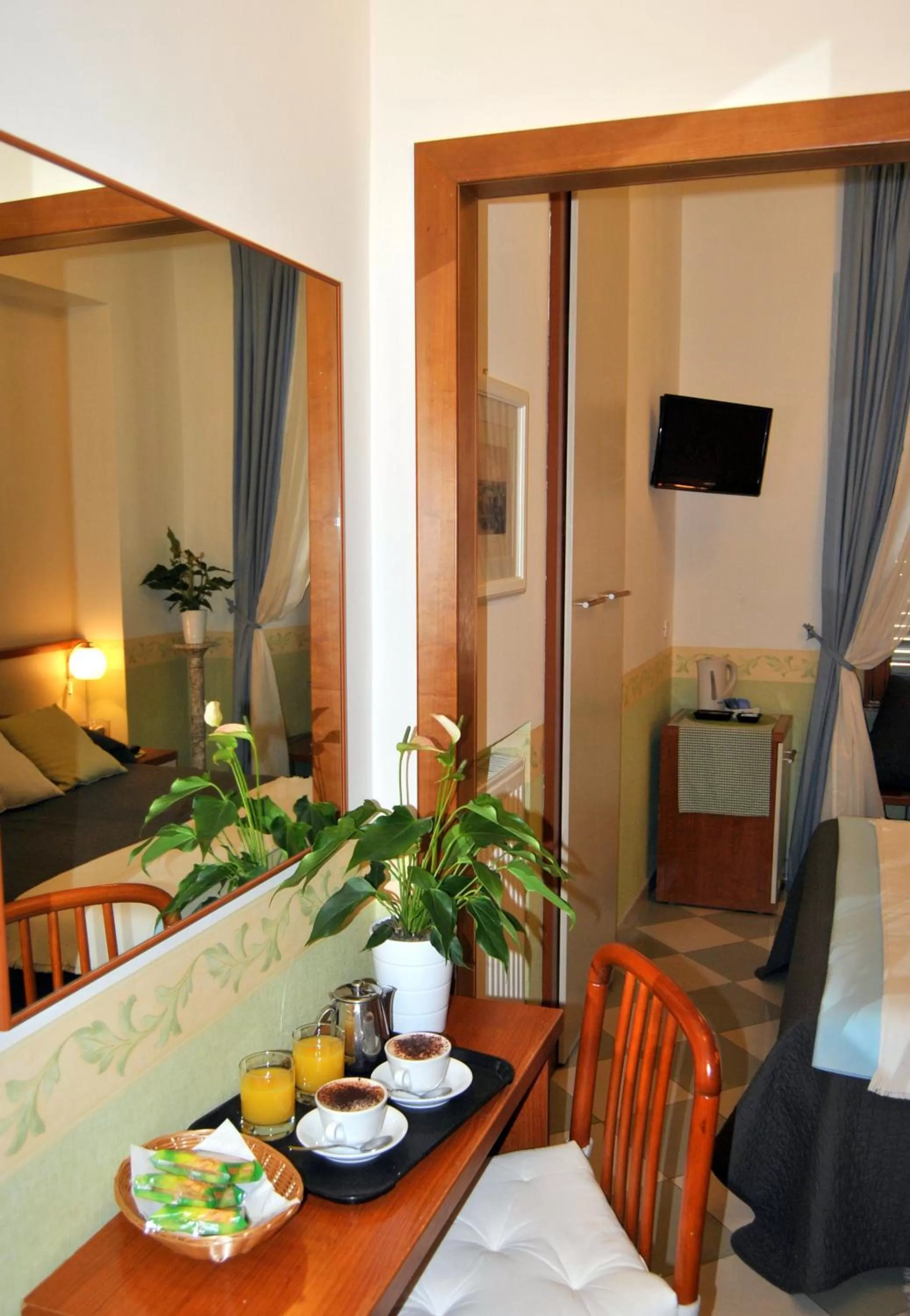 Photo of the whole room in Hotel Carmel