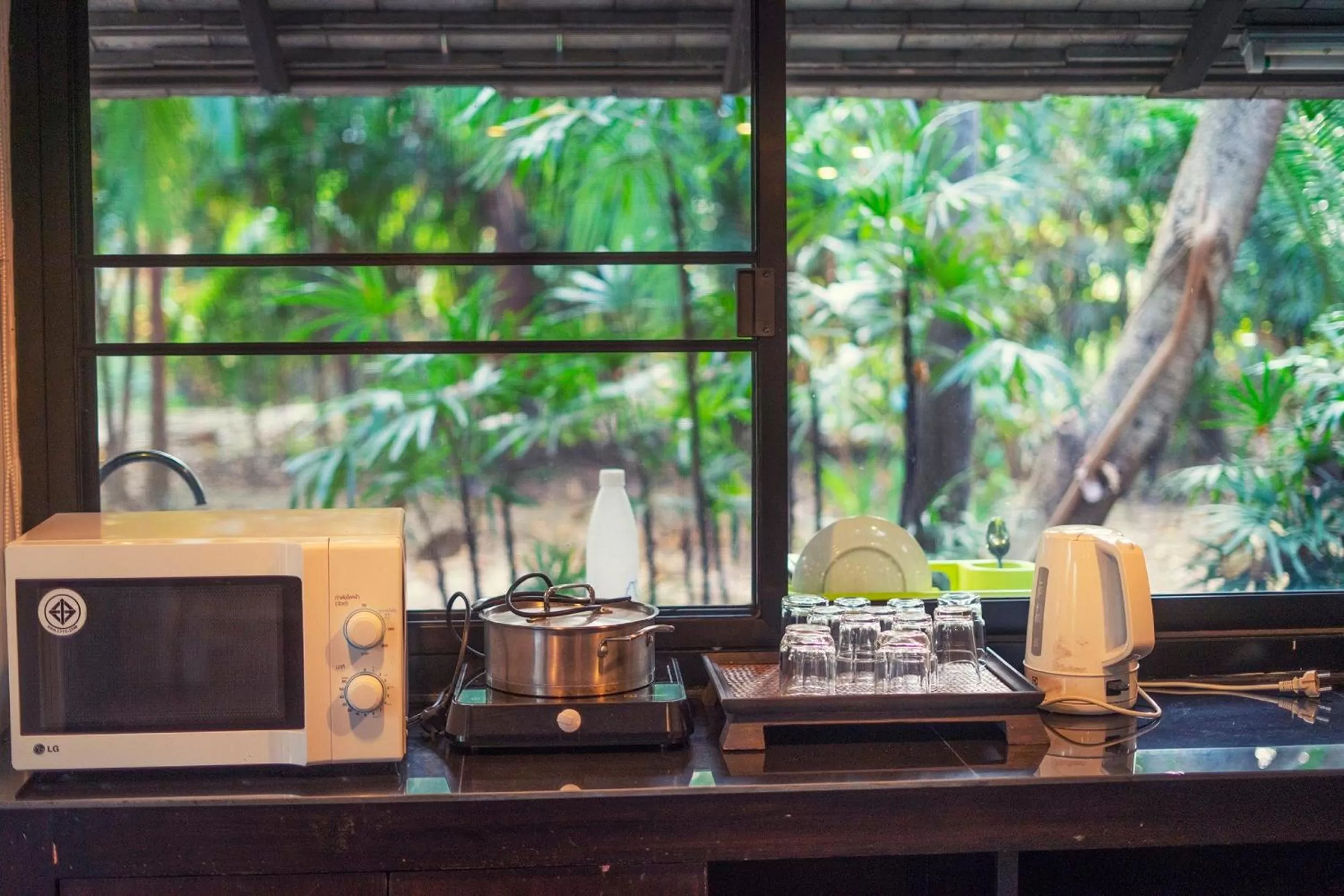 Kitchen or kitchenette in Baan Suan Residence เฮือนพักบ้านสวน
