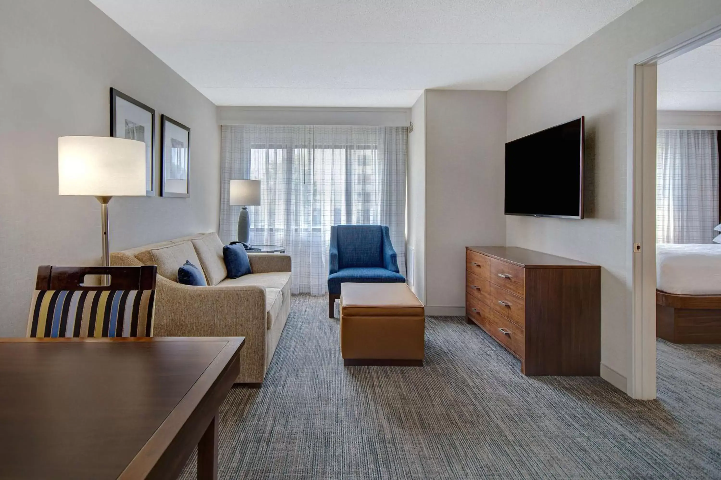 Living room, Seating Area in Embassy Suites by Hilton Detroit Metro Airport