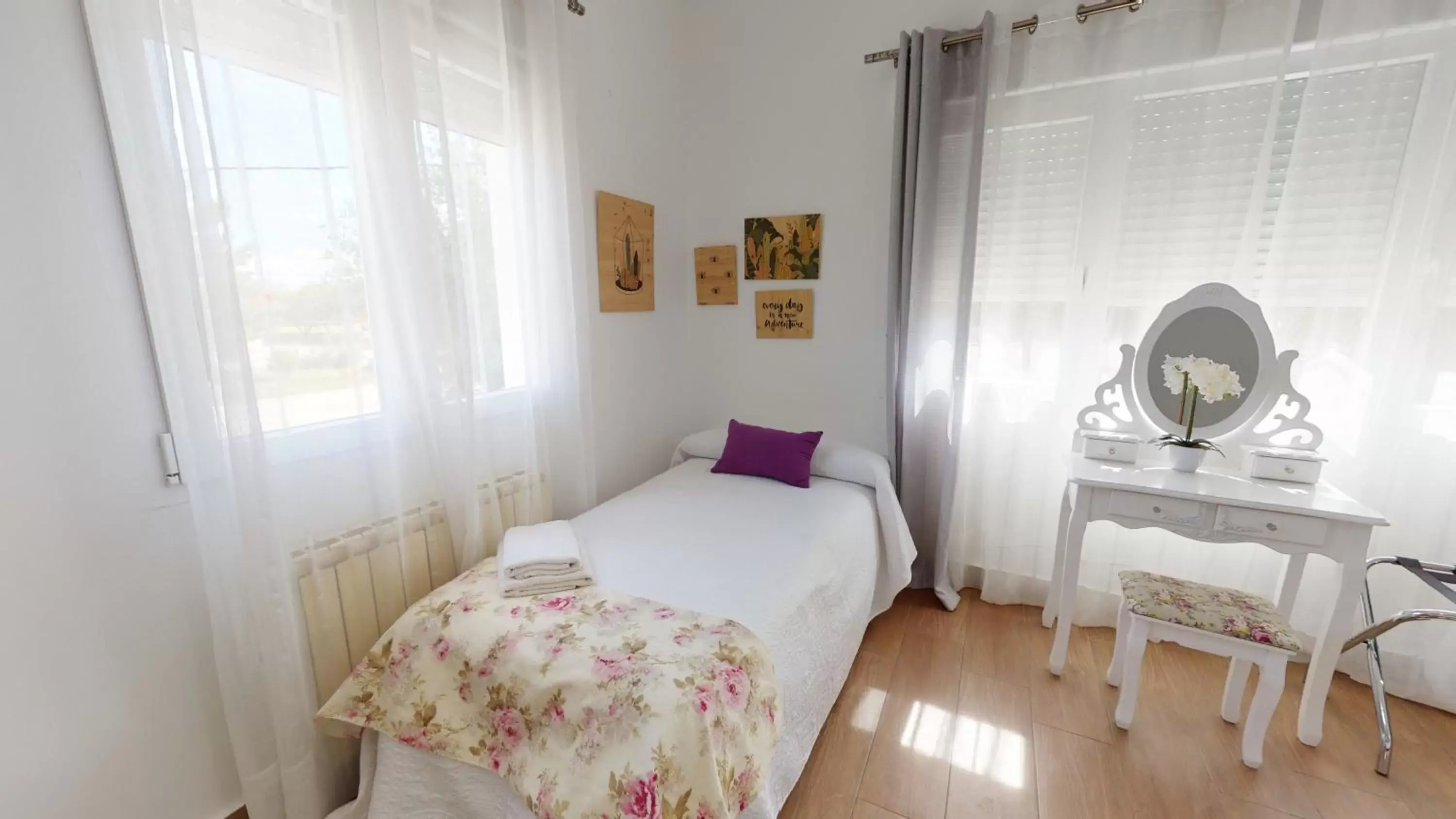 Bedroom, Bed in Hotel Consuegra