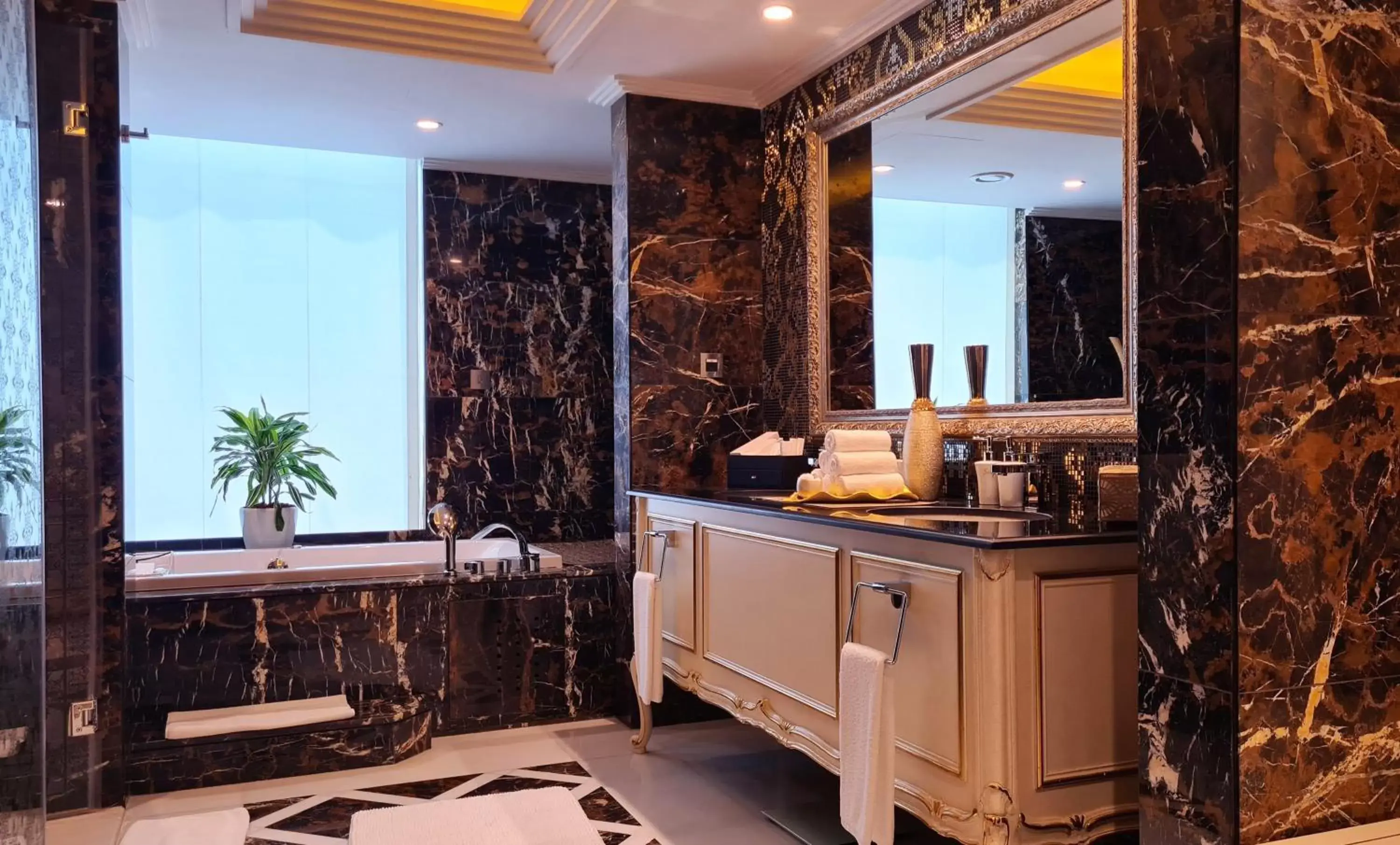 Photo of the whole room, Bathroom in Crowne Plaza Kuwait Al Thuraya City, an IHG Hotel